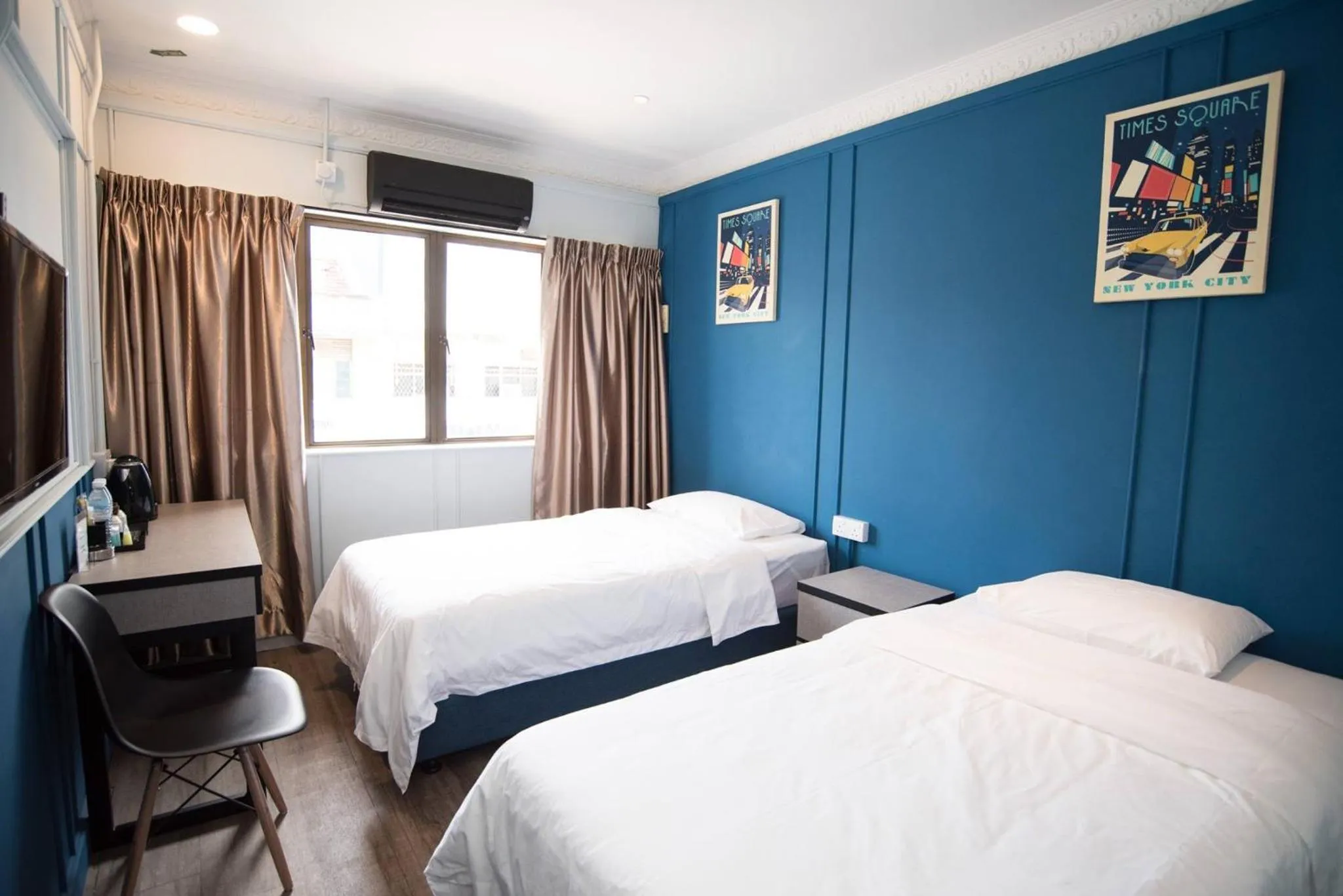 Bed in Ipoh Sakura Hotel