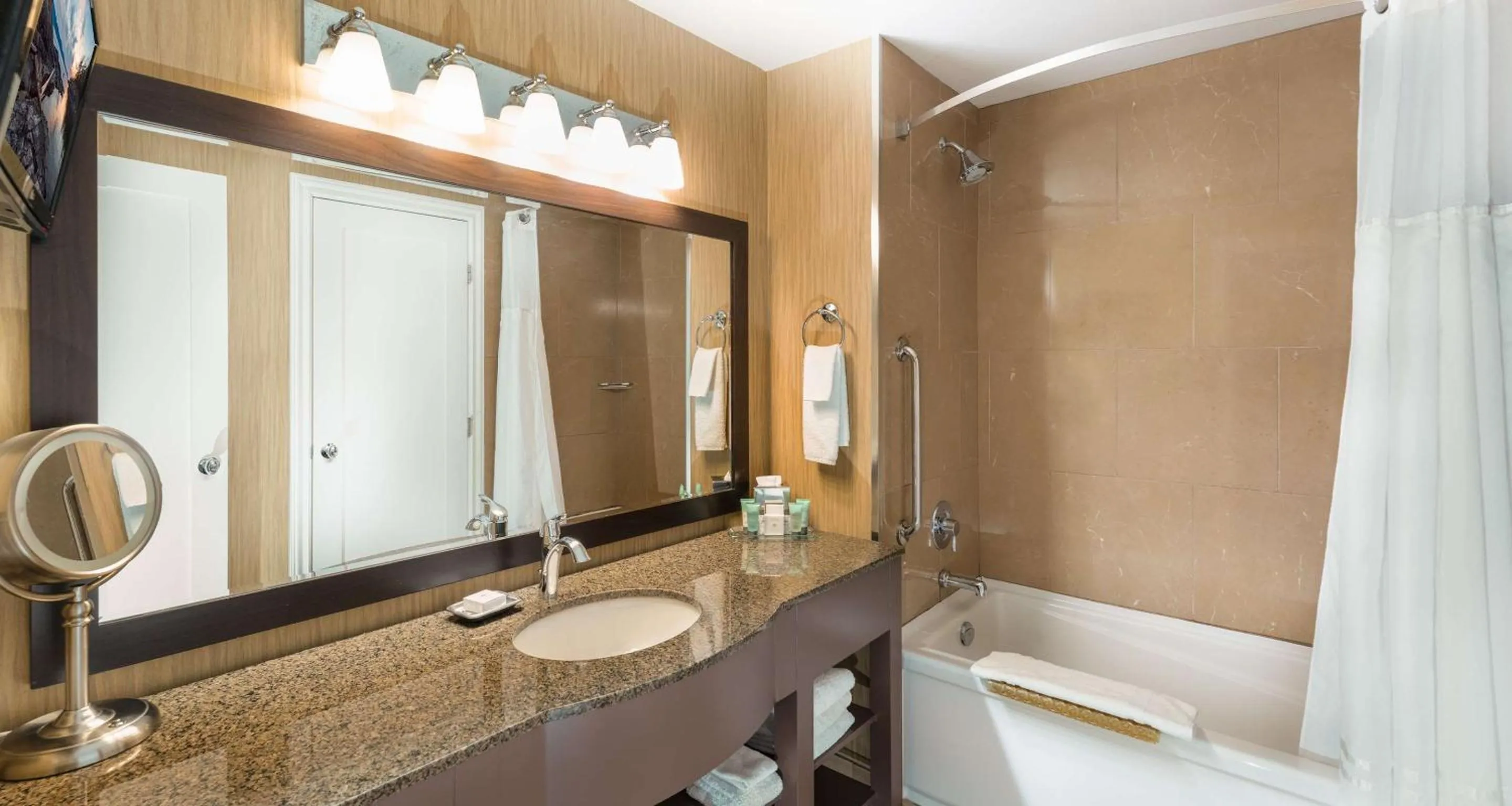 Bathroom in Prestige Oceanfront Resort, WorldHotels Luxury