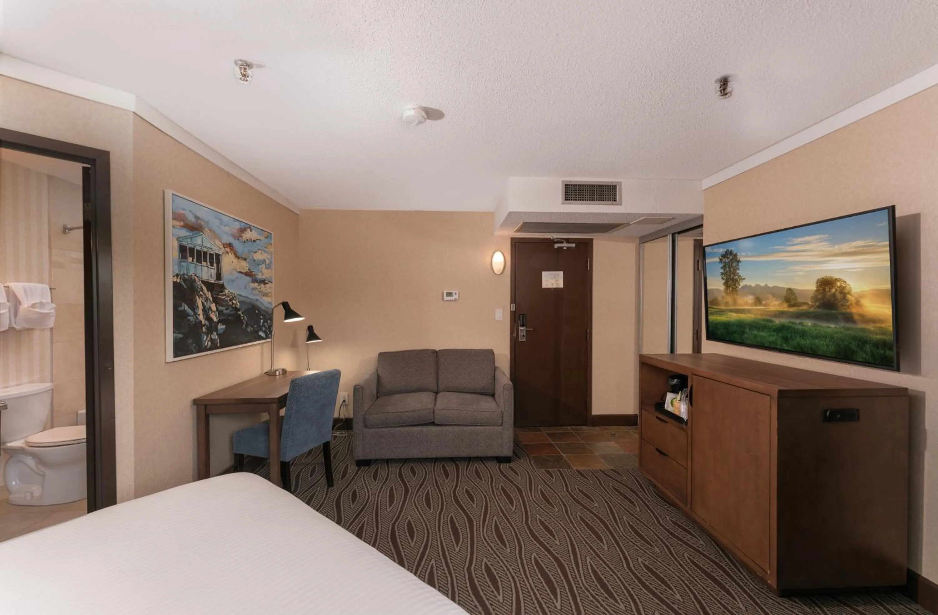 Bathroom, Bed in Prestige Mountain Resort Rossland