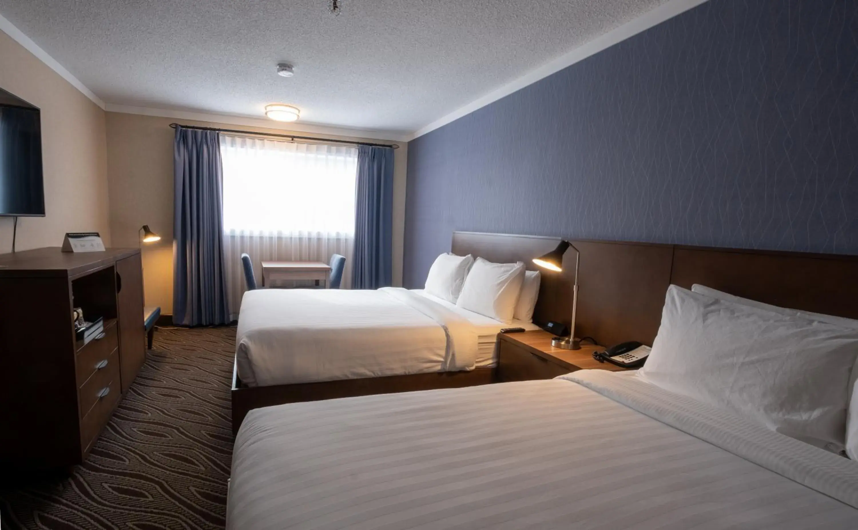 Queen Room with Two Queen Beds and Mountain View in Prestige Mountain Resort Rossland Queen Room with Two Queen Beds and Mountain View in Prestige Mountain Resort Rossland