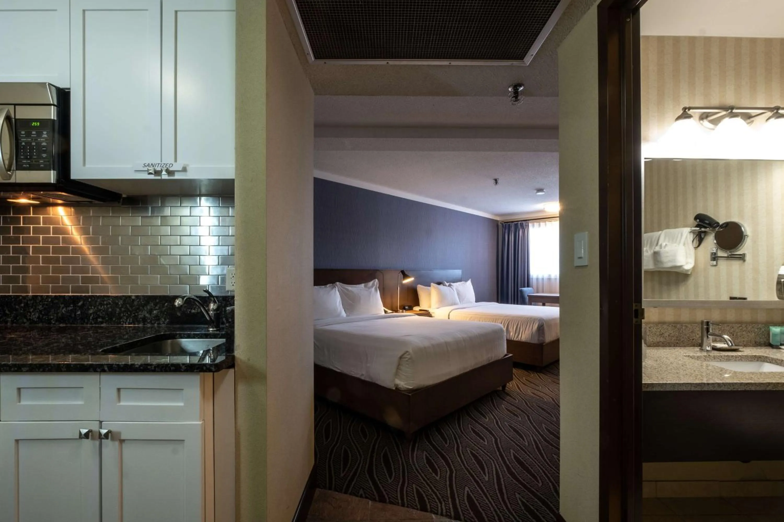 Photo of the whole room, Bed in Prestige Mountain Resort Rossland