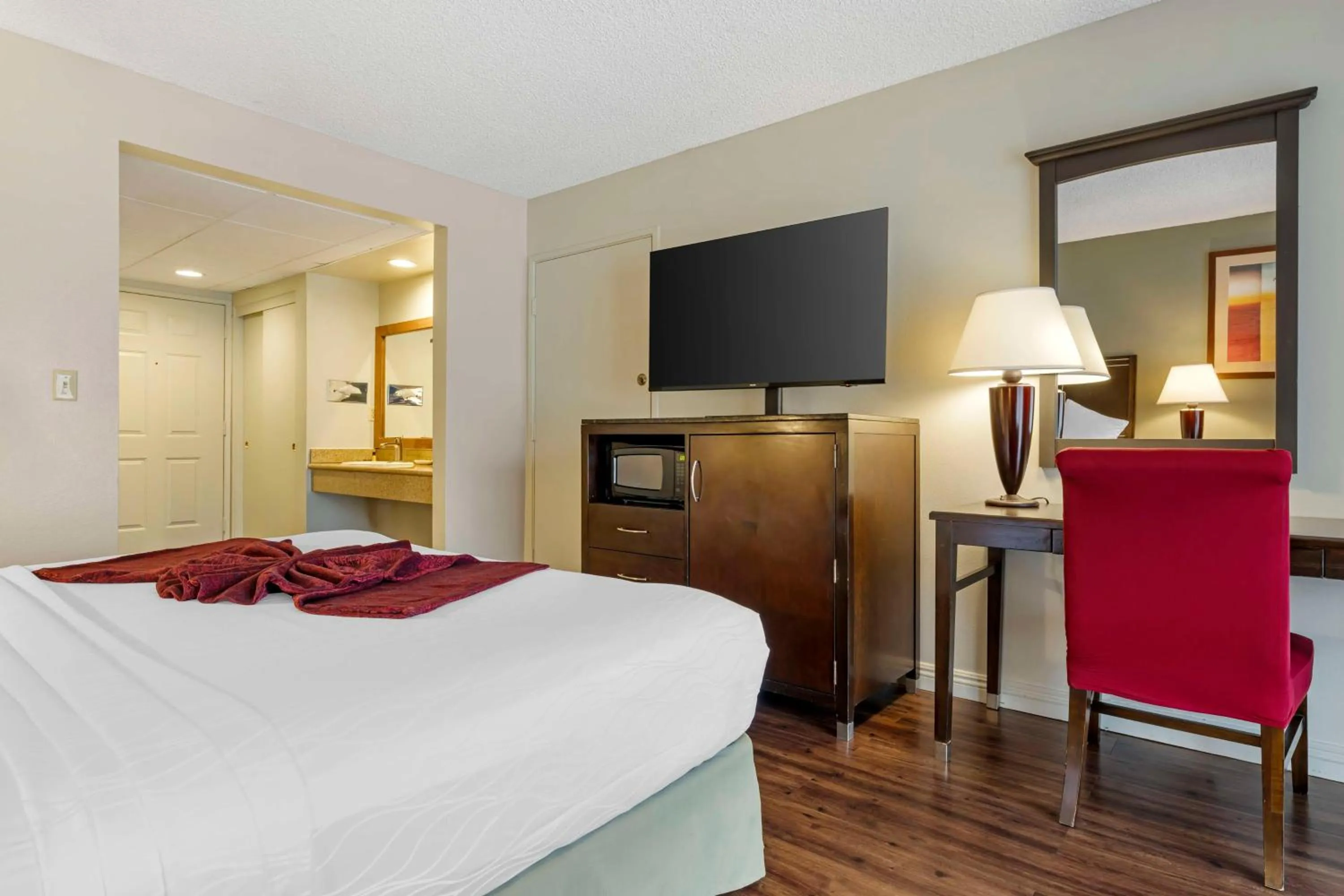 Bedroom, Bed in Best Western Plus Palm Desert Resort