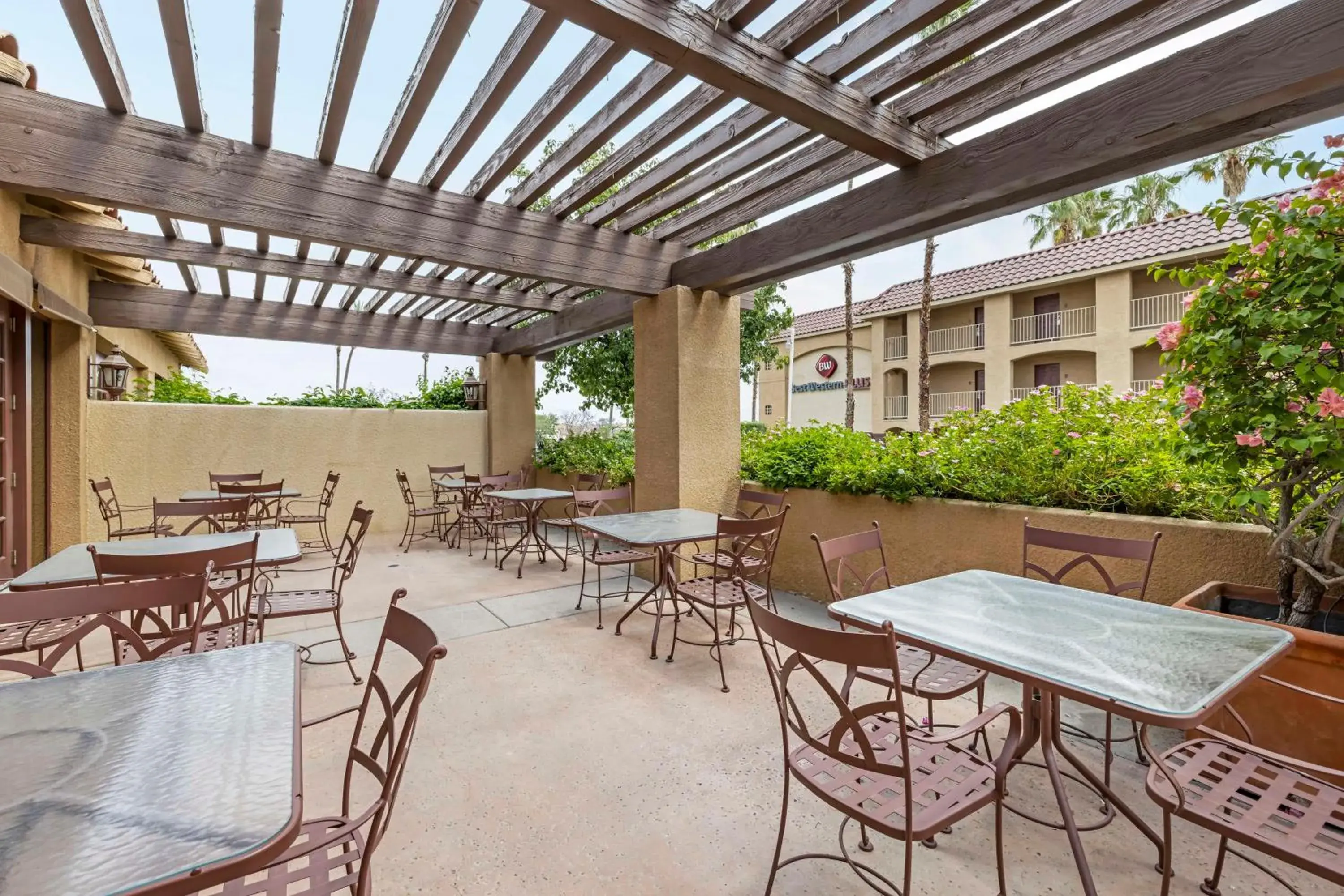 Property building in Best Western Plus Palm Desert Resort Property building in Best Western Plus Palm Desert Resort