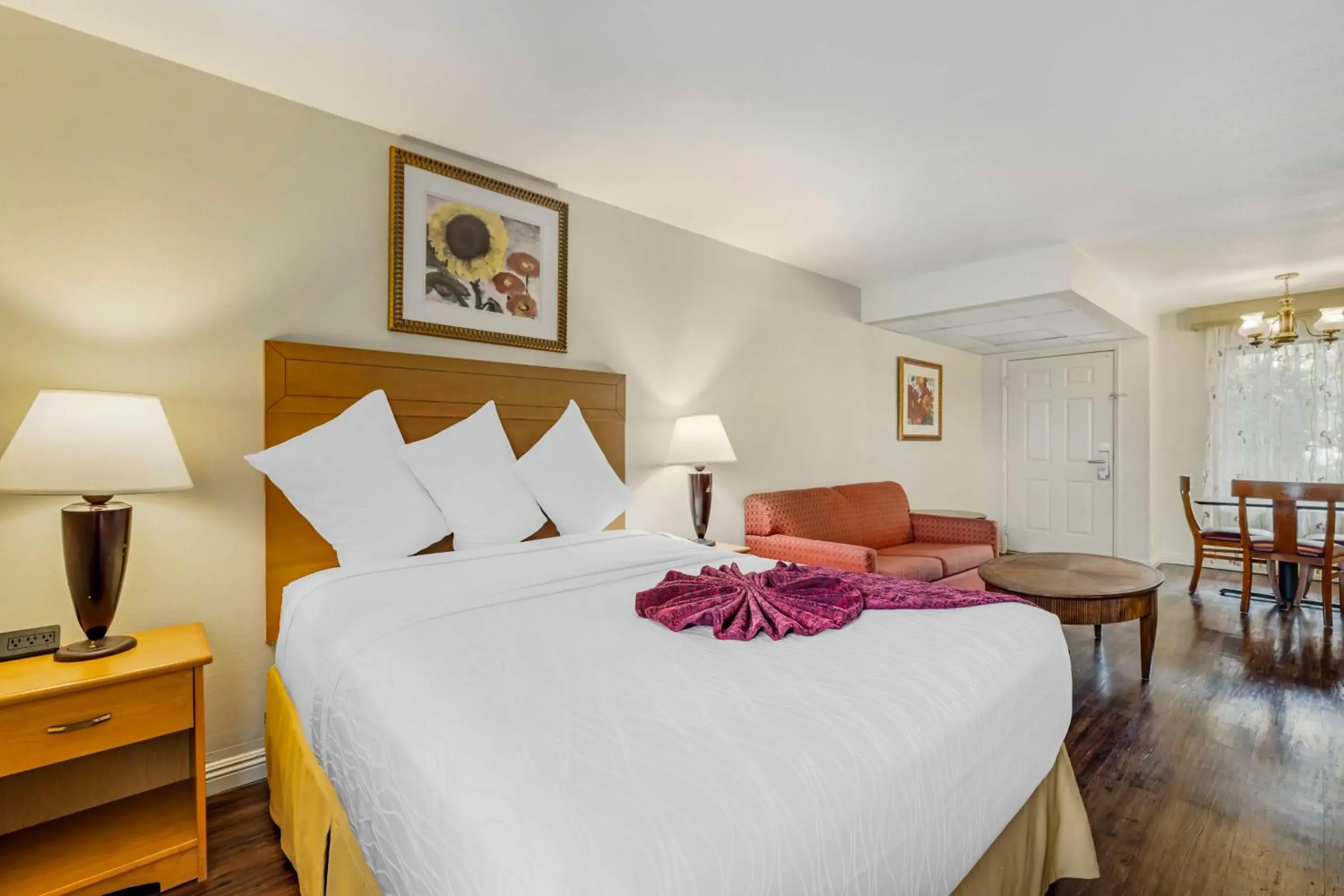 Photo of the whole room, Bed in Best Western Plus Palm Desert Resort Photo of the whole room, Bed in Best Western Plus Palm Desert Resort