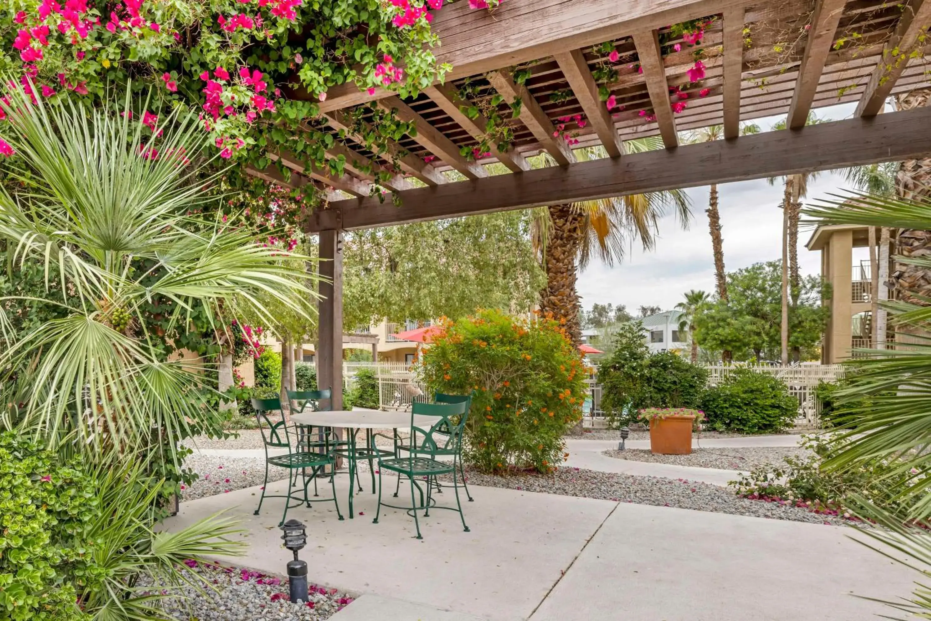 Property building in Best Western Plus Palm Desert Resort Property building in Best Western Plus Palm Desert Resort
