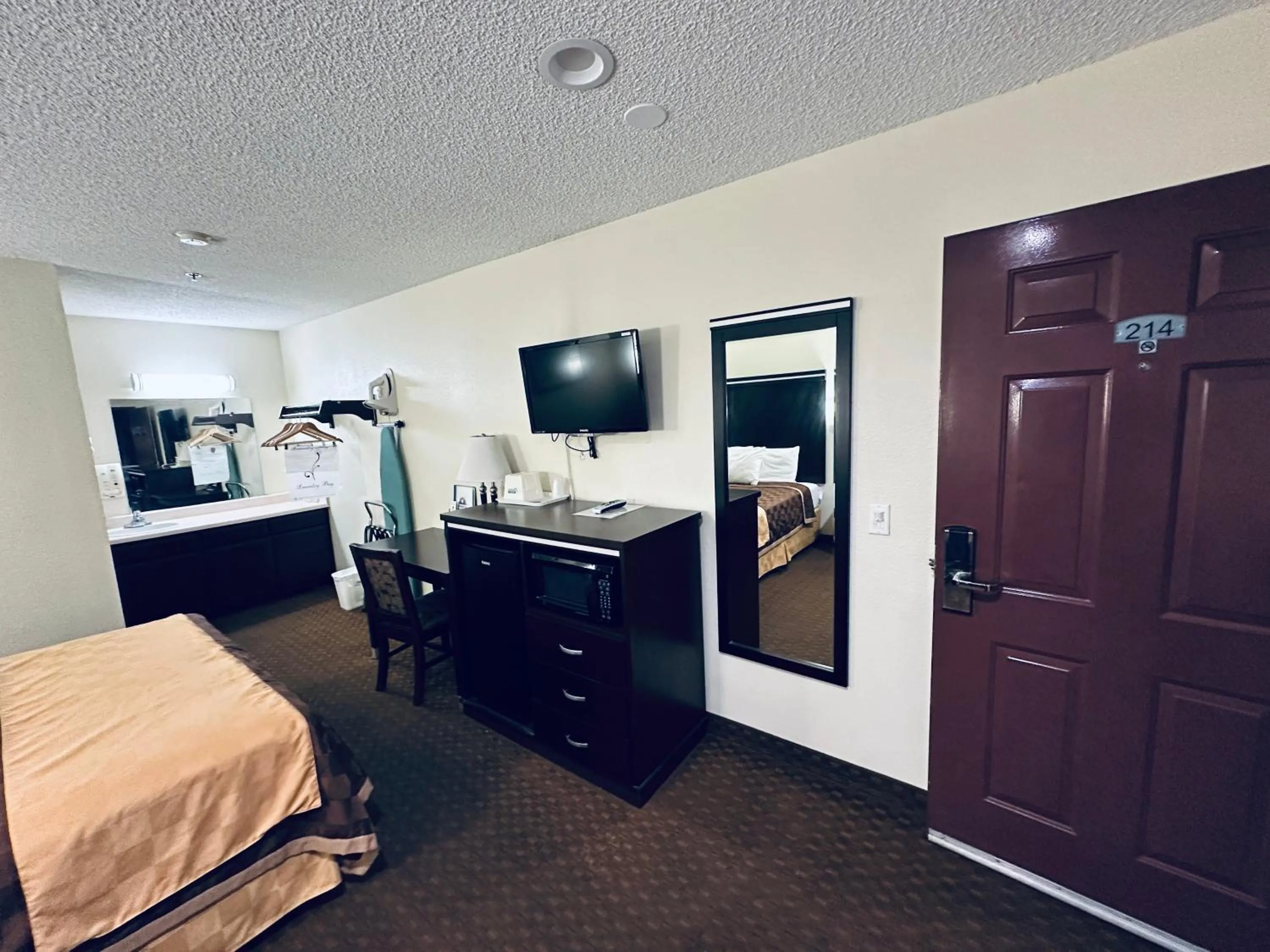 Bed in Americas Best Value Inn Calimesa