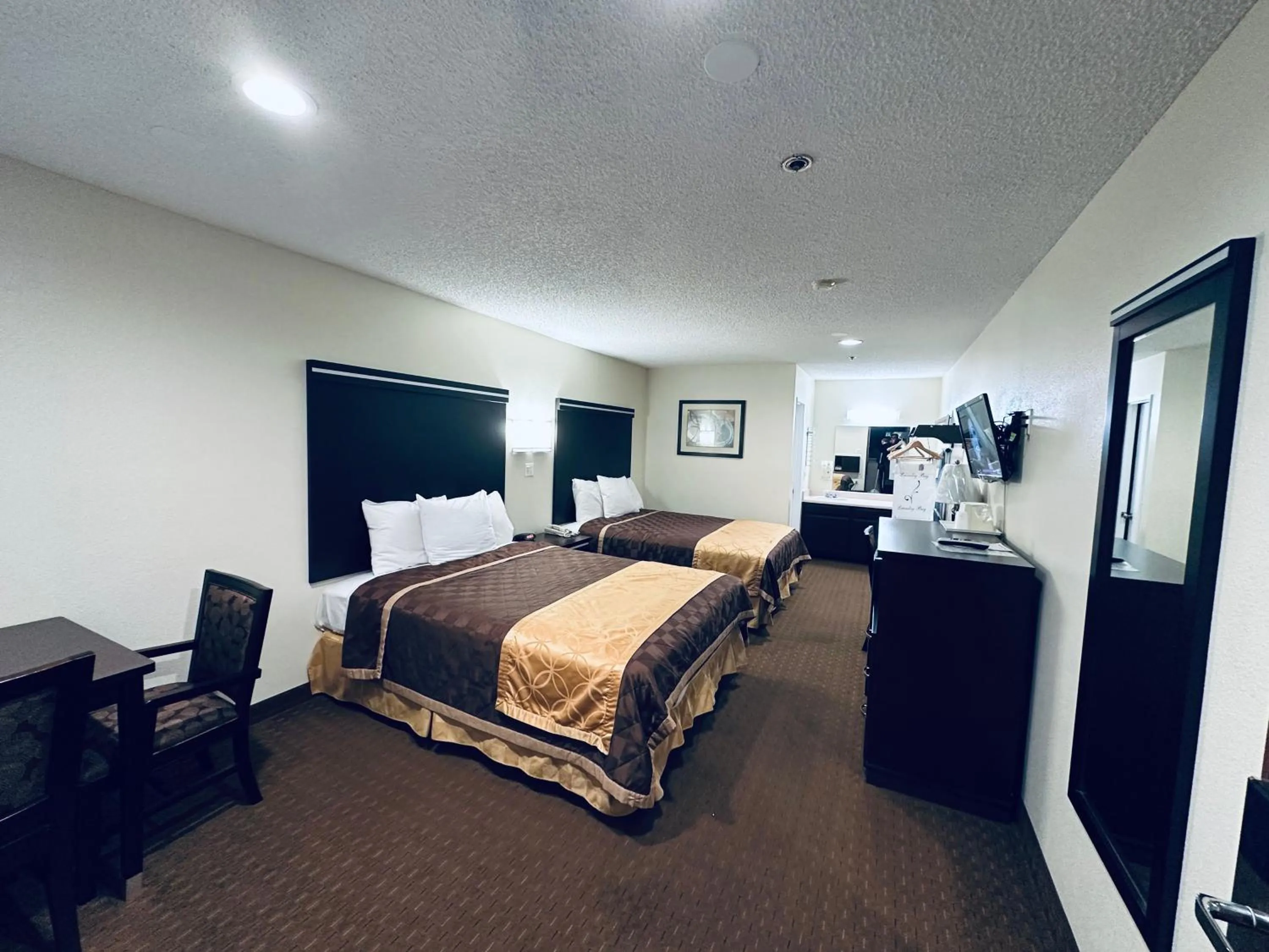 Bed in Americas Best Value Inn Calimesa