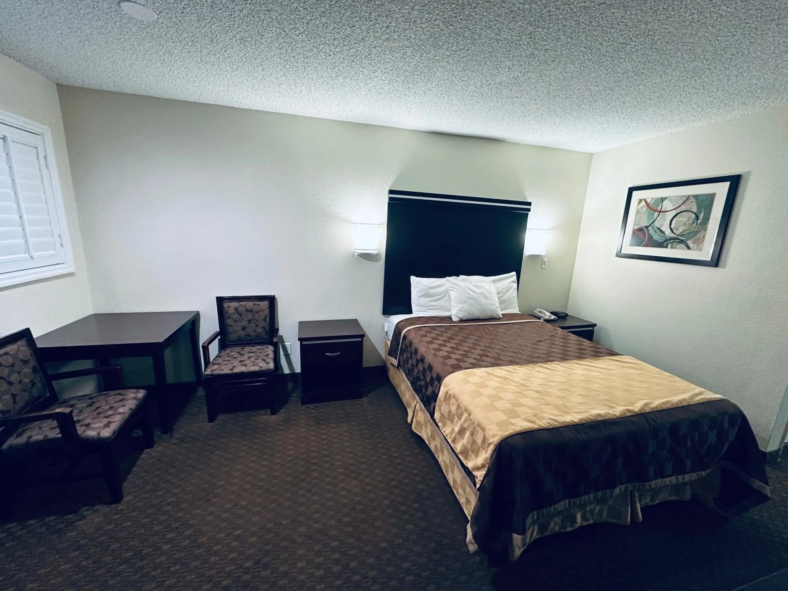 Bed in Americas Best Value Inn Calimesa