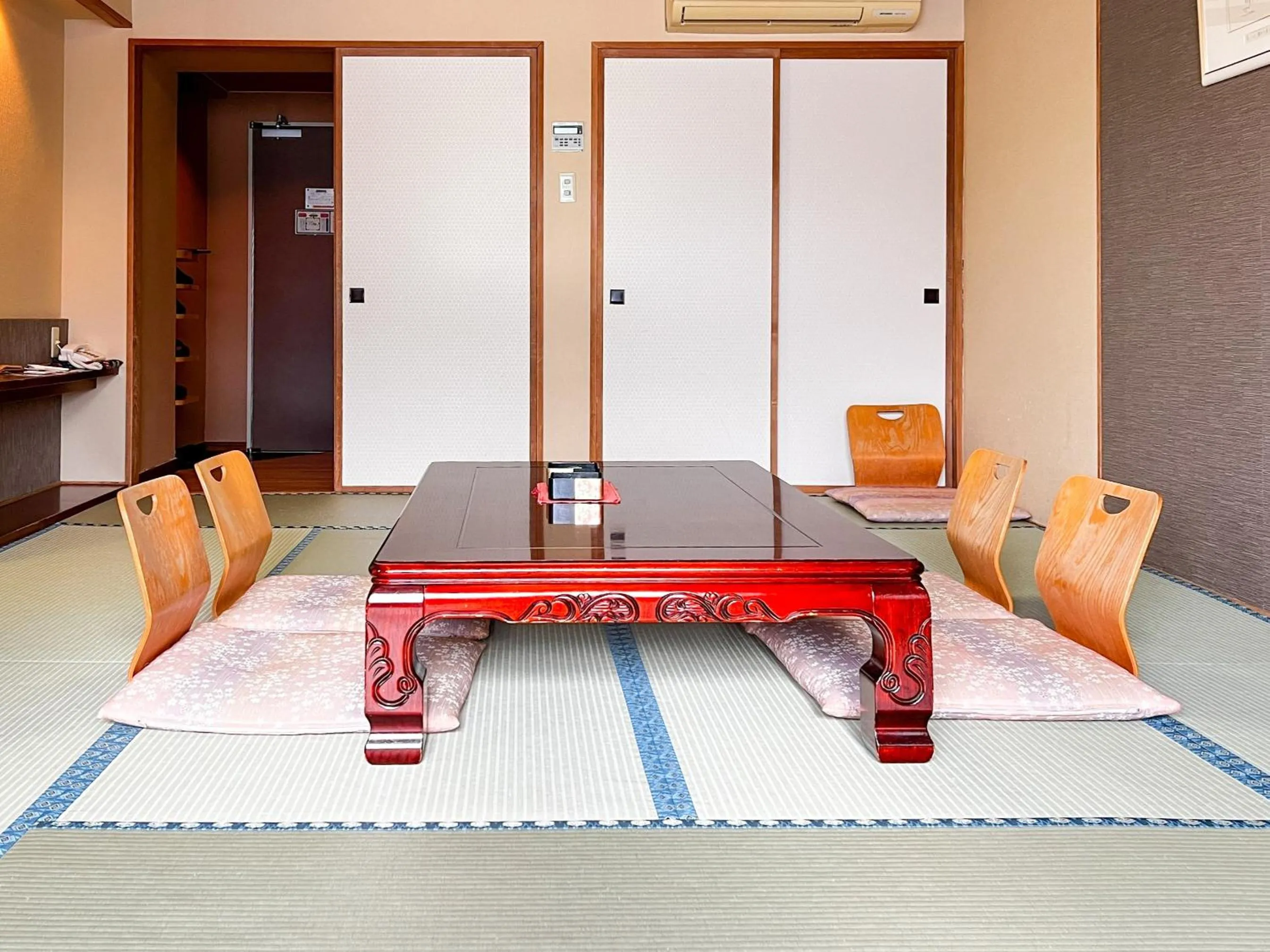 Photo of the whole room in THE FOREST AKAN Tsuruga Resort