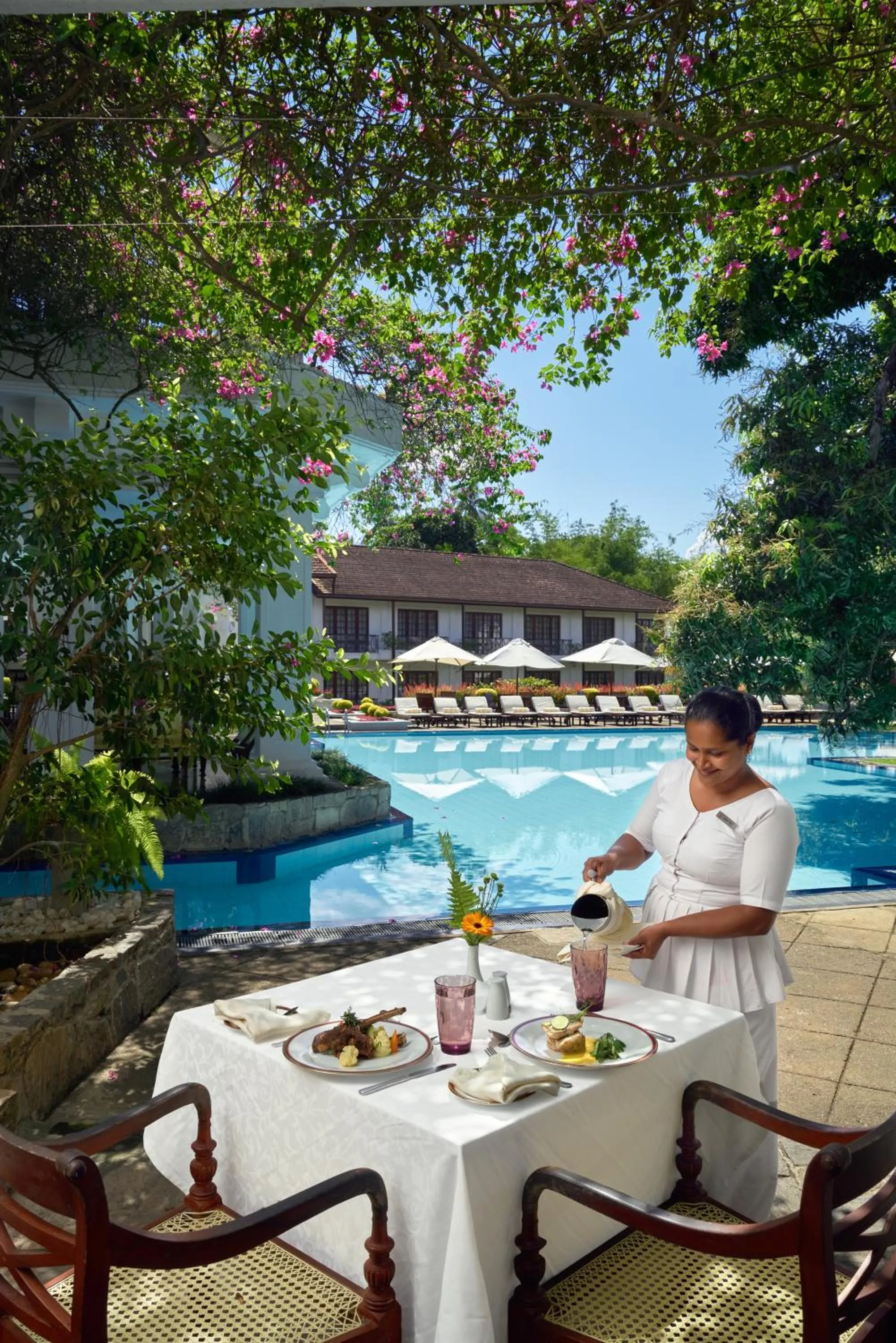 Restaurant/places to eat in Mahaweli Reach Hotel