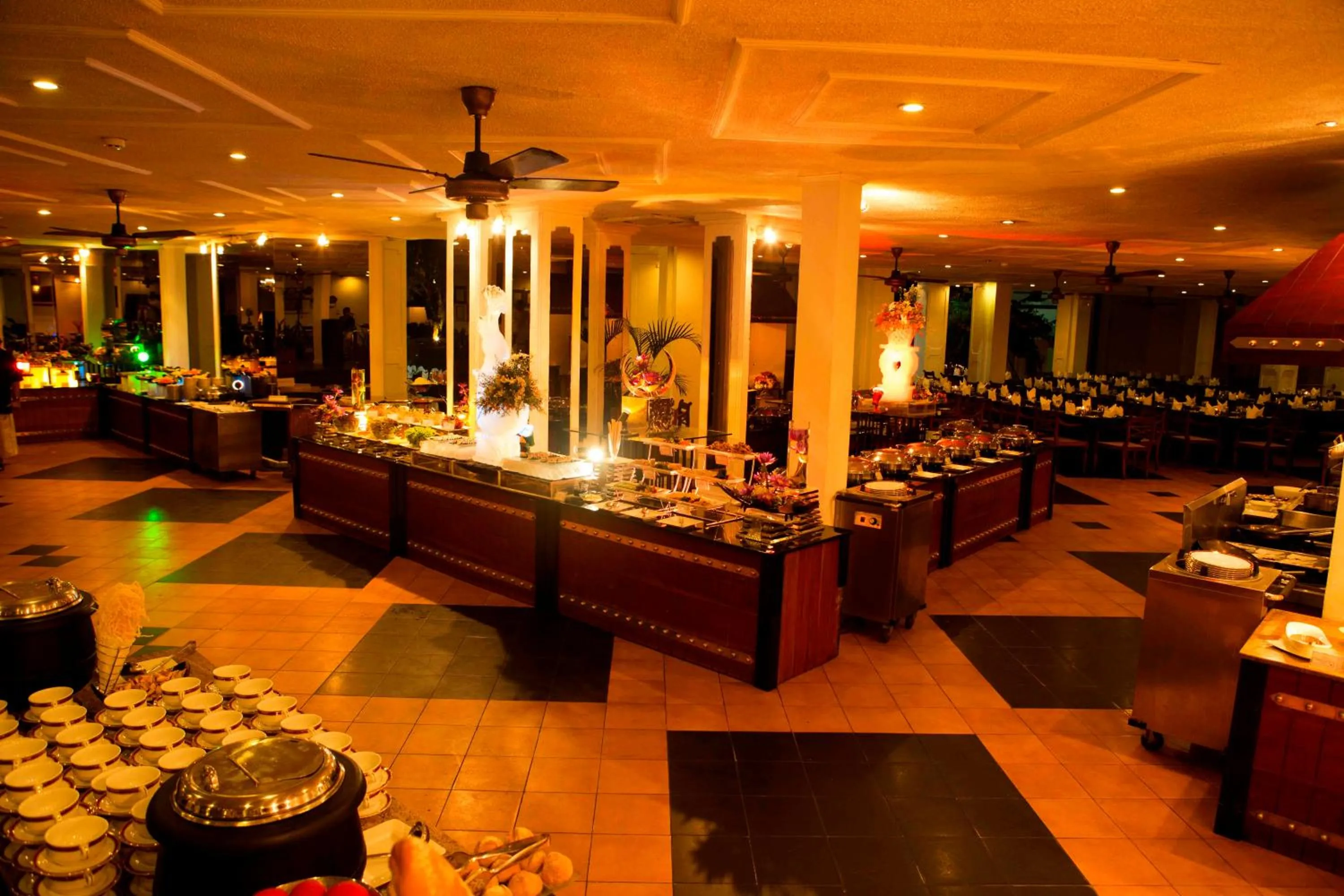 Restaurant/places to eat in Mahaweli Reach Hotel