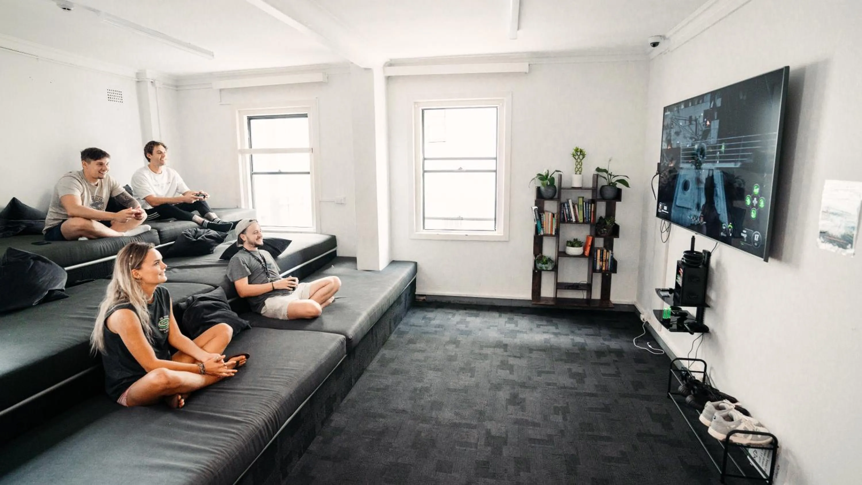 Communal lounge/ TV room in Mad Monkey Downtown