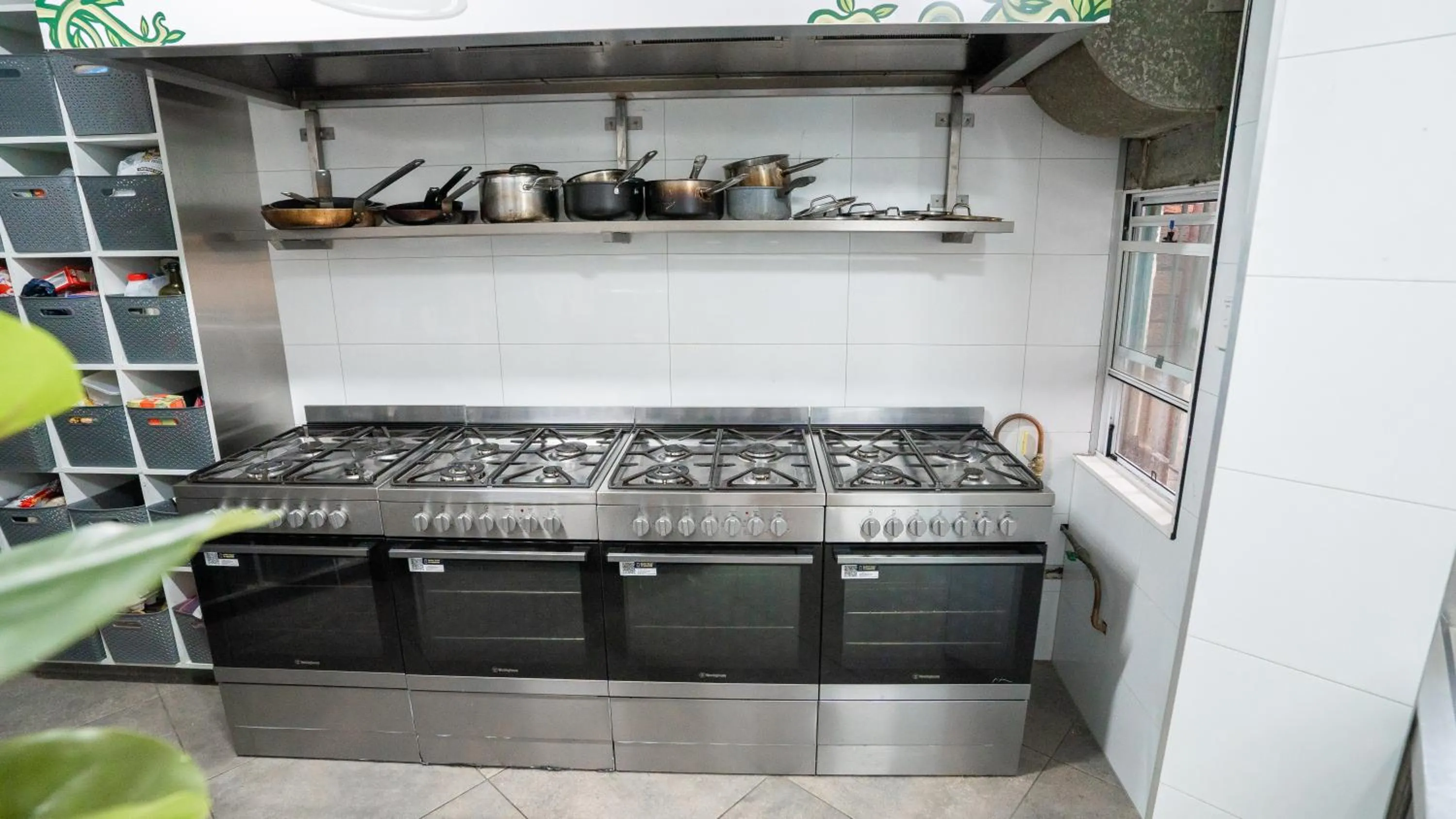 Communal kitchen in Mad Monkey Downtown