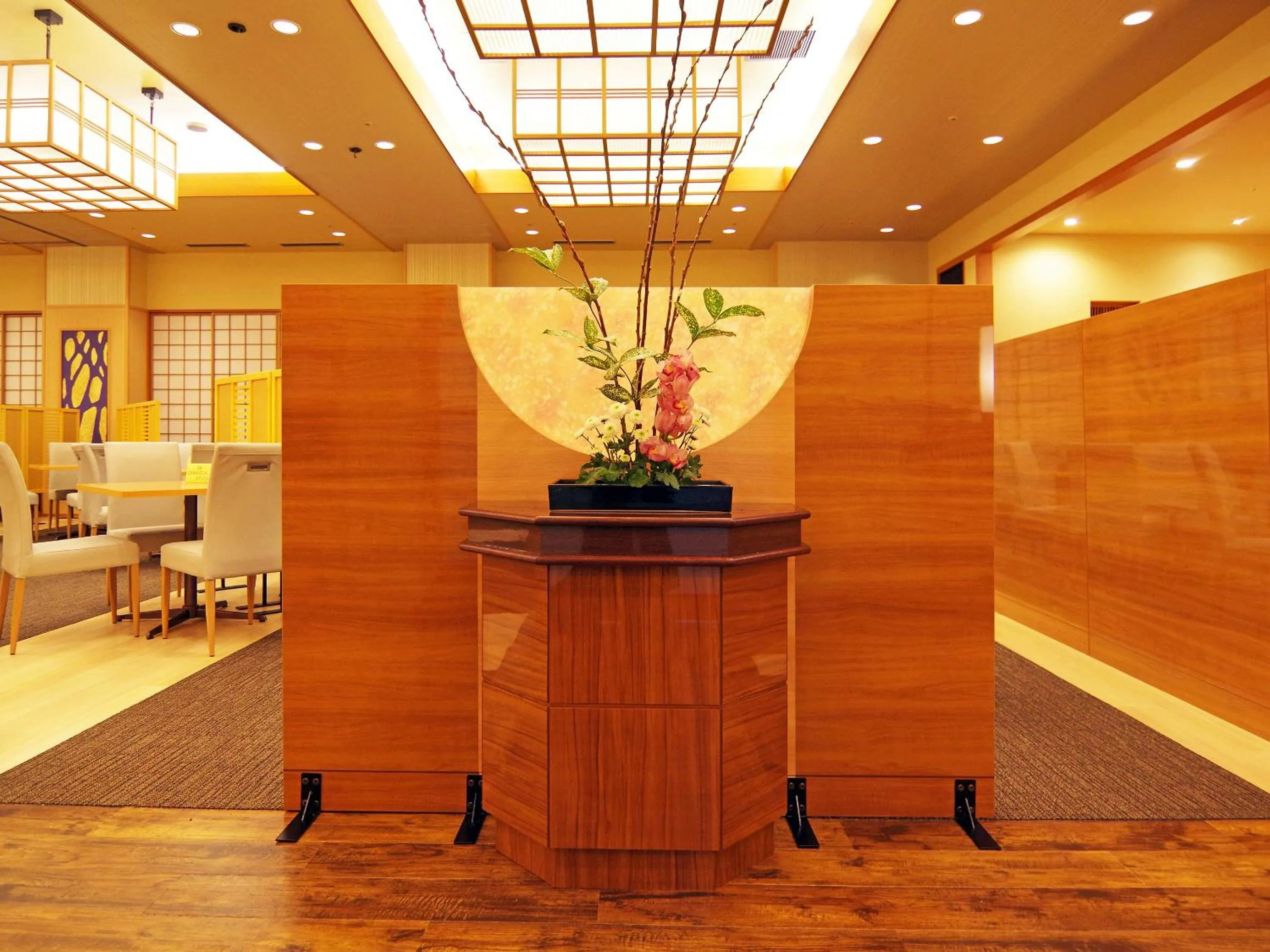 Restaurant/places to eat in Hotel Ravie Kawaryo