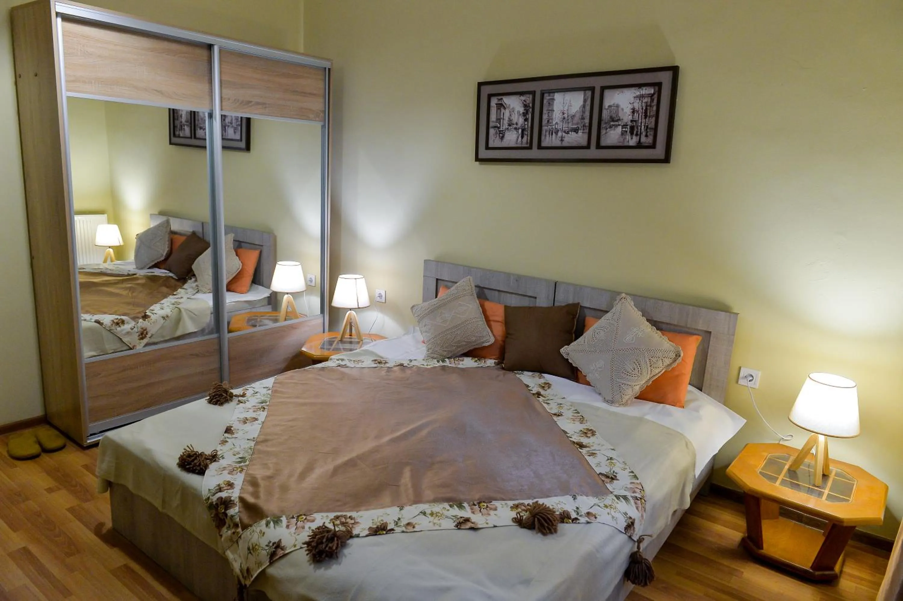 Double Room with Private Bathroom in Nana's Home