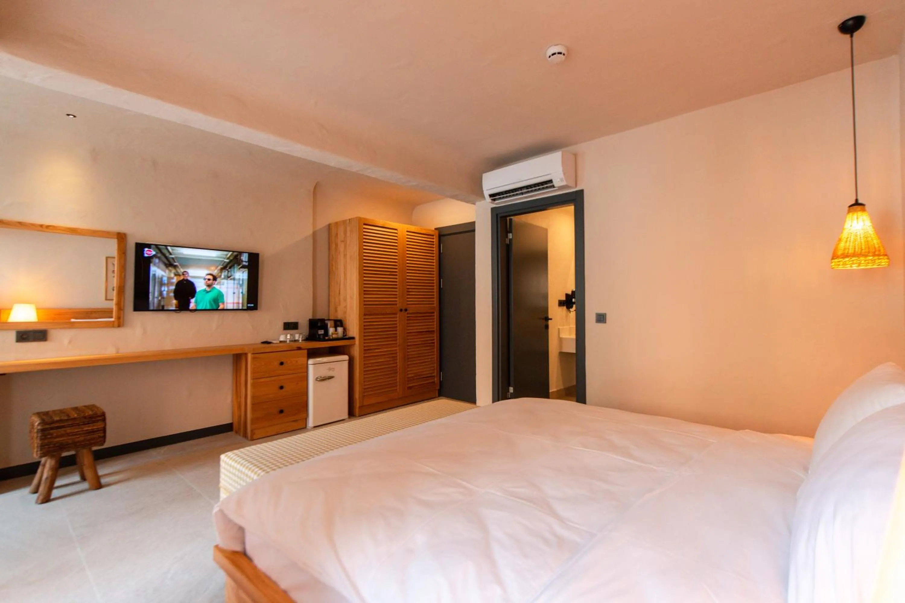 TV and multimedia, Bed in Unsal Hotel