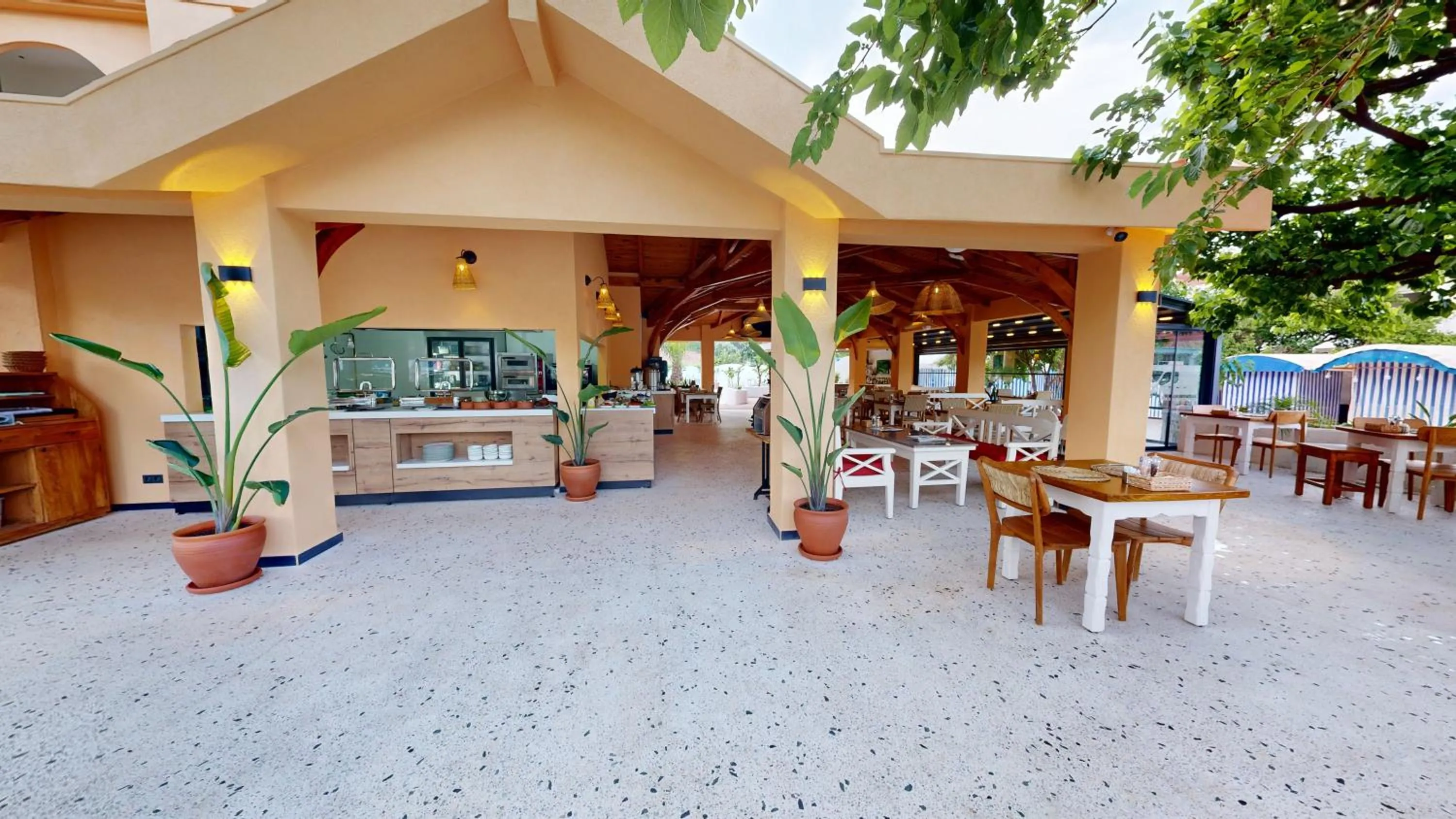 Restaurant/places to eat in Unsal Hotel