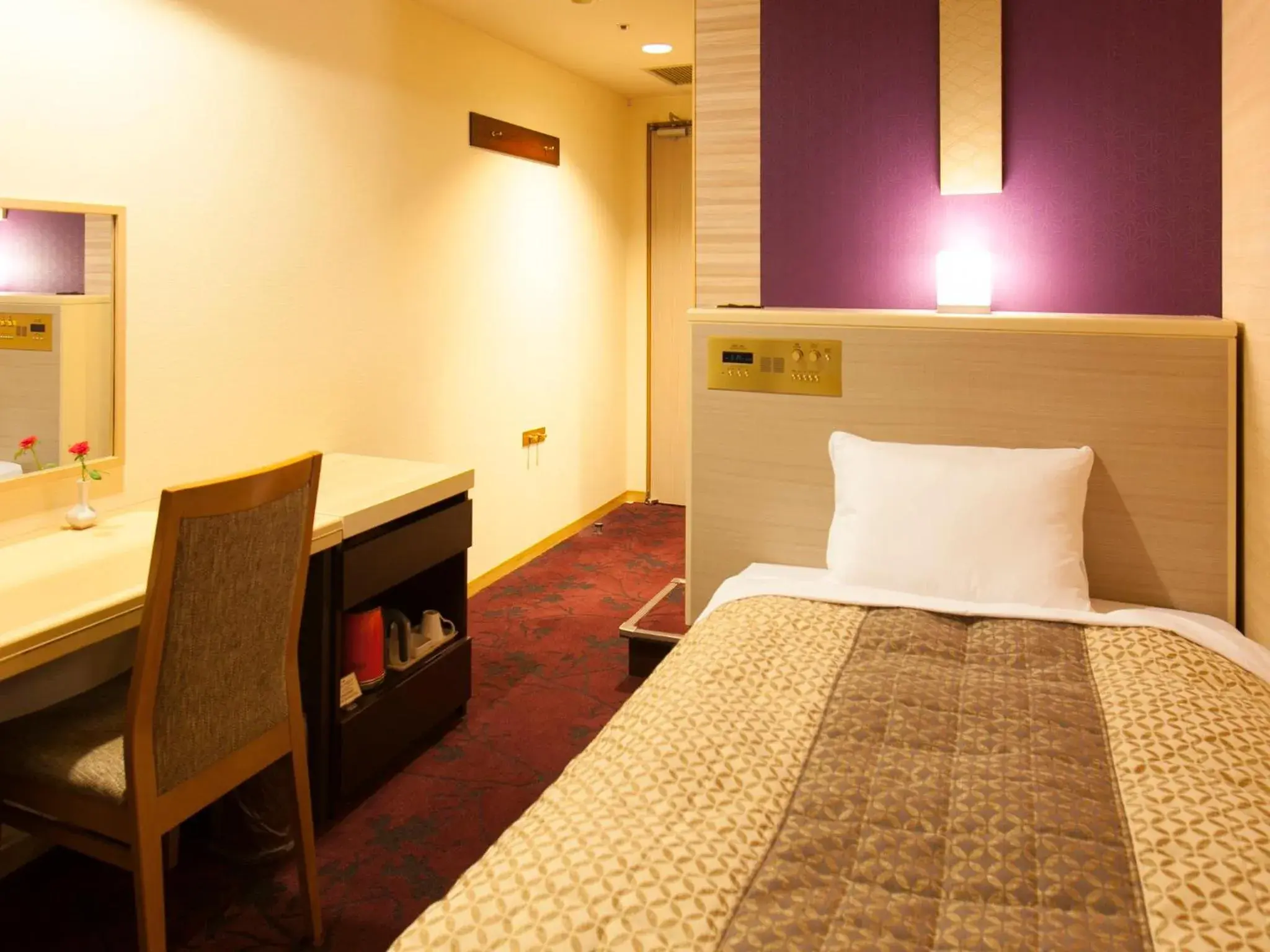 Photo of the whole room, Bed in Chofu Creston Hotel Photo of the whole room, Bed in Chofu Creston Hotel