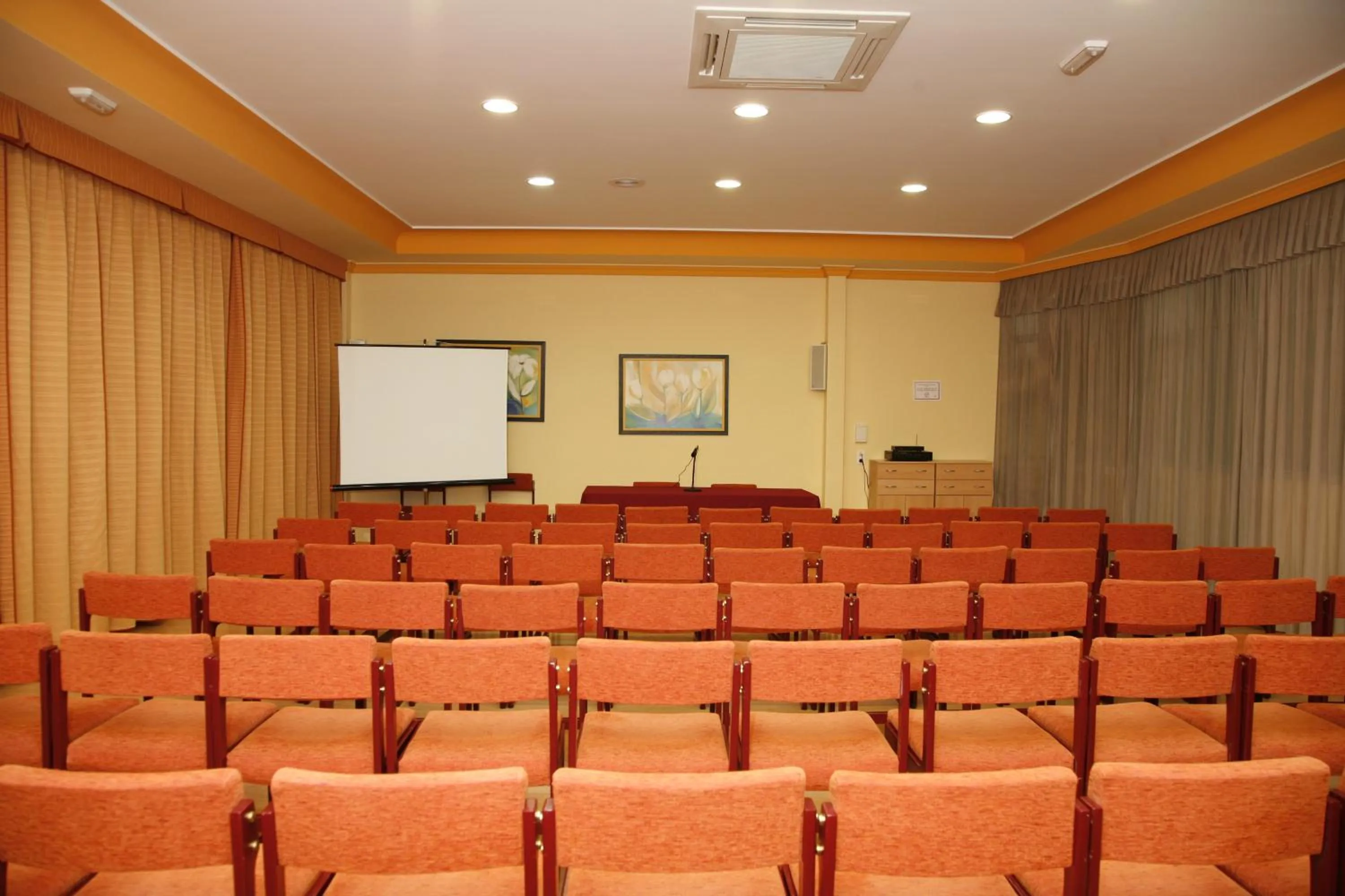 Business facilities in Hotel Mari Carmen