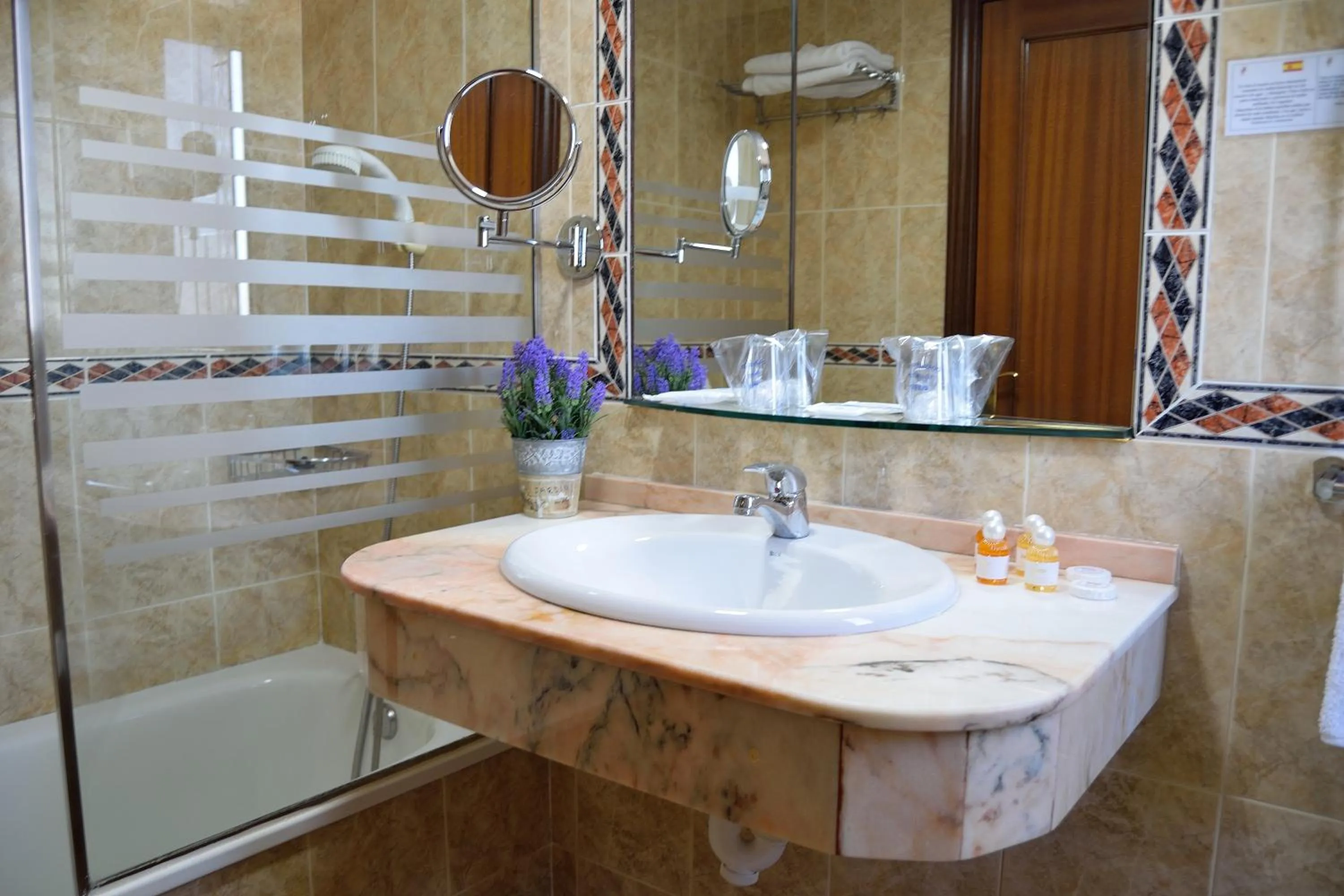 Bathroom in Hotel Mari Carmen