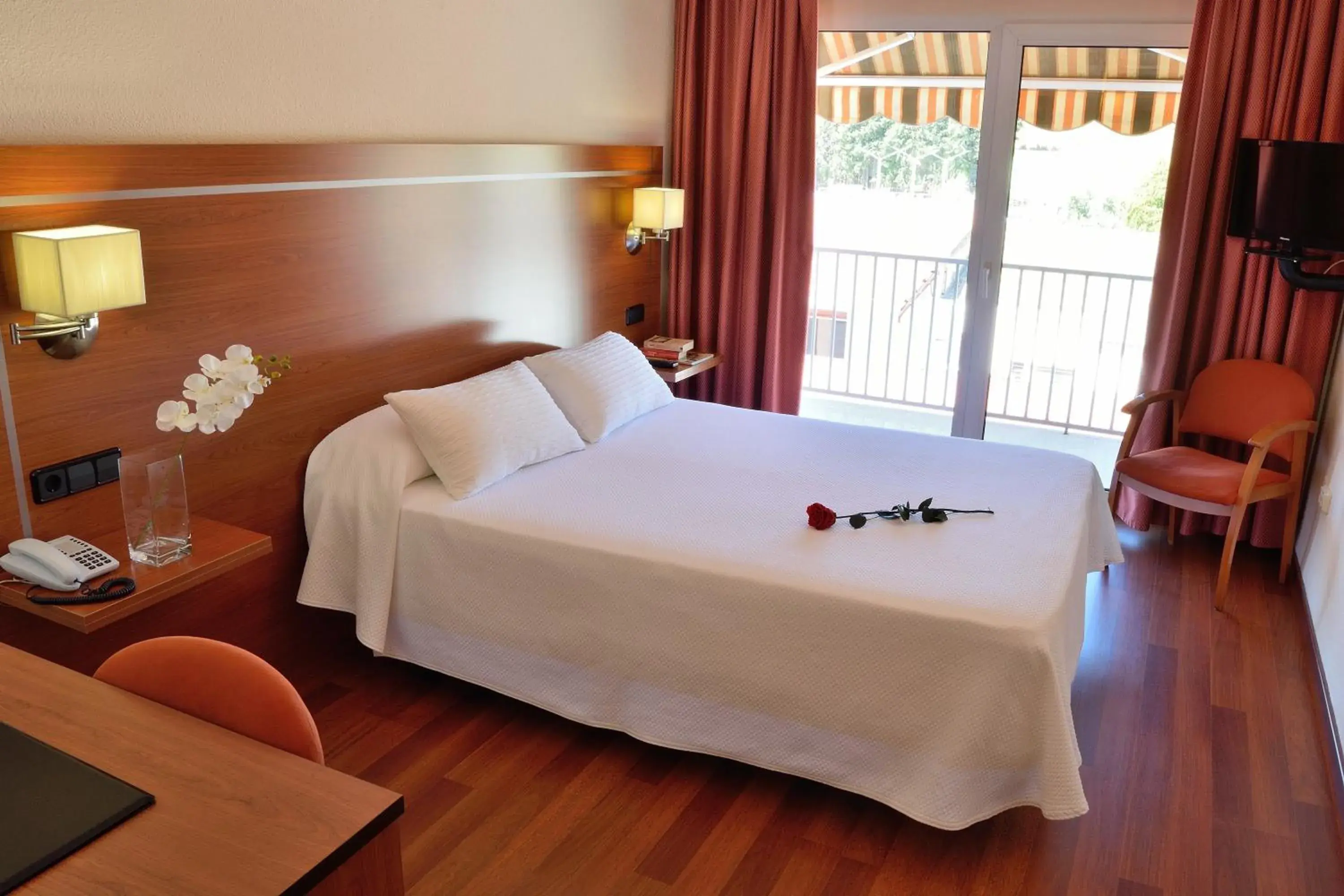 Photo of the whole room, Bed in Hotel Mari Carmen Photo of the whole room, Bed in Hotel Mari Carmen