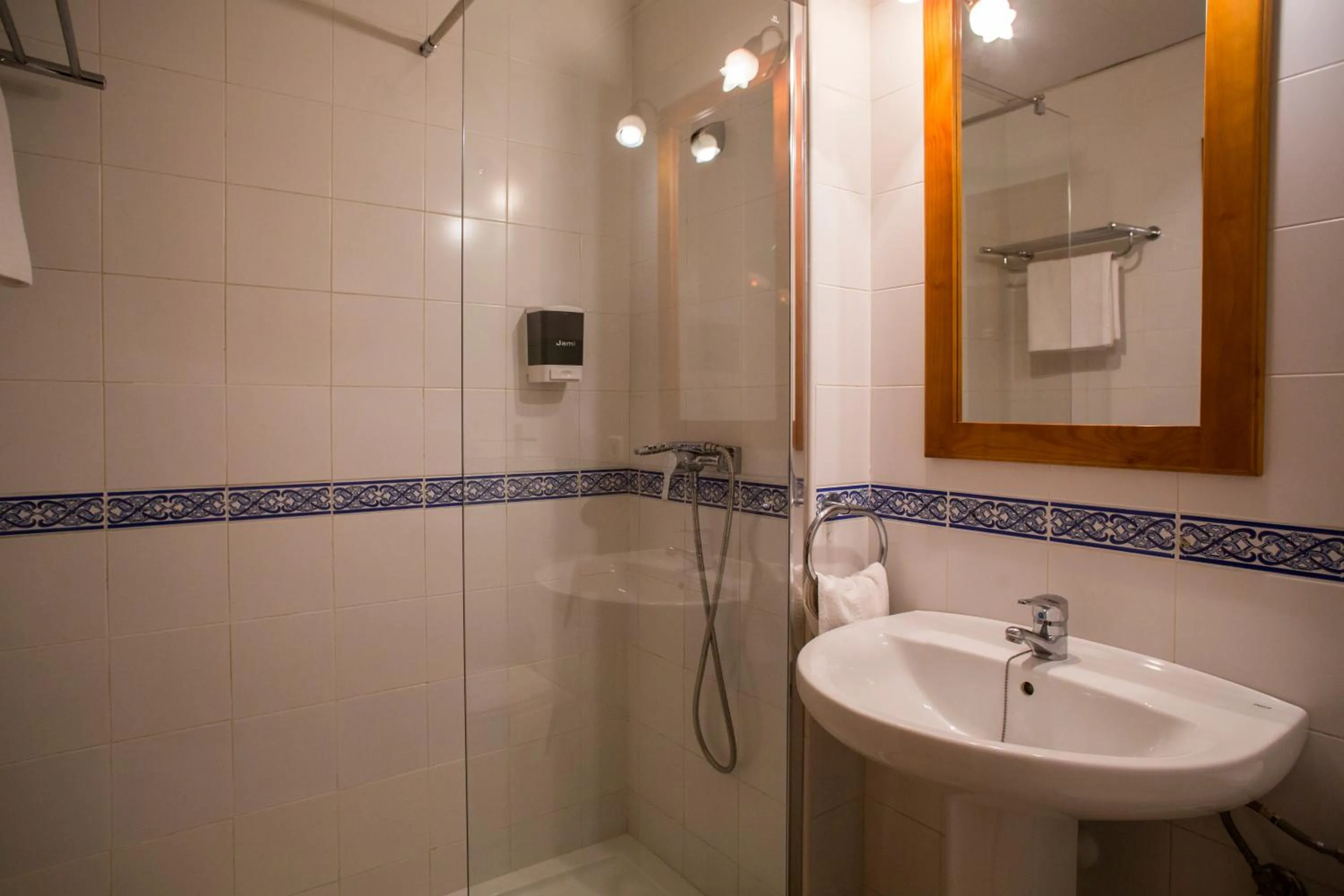 Shower in Hotel Mairena