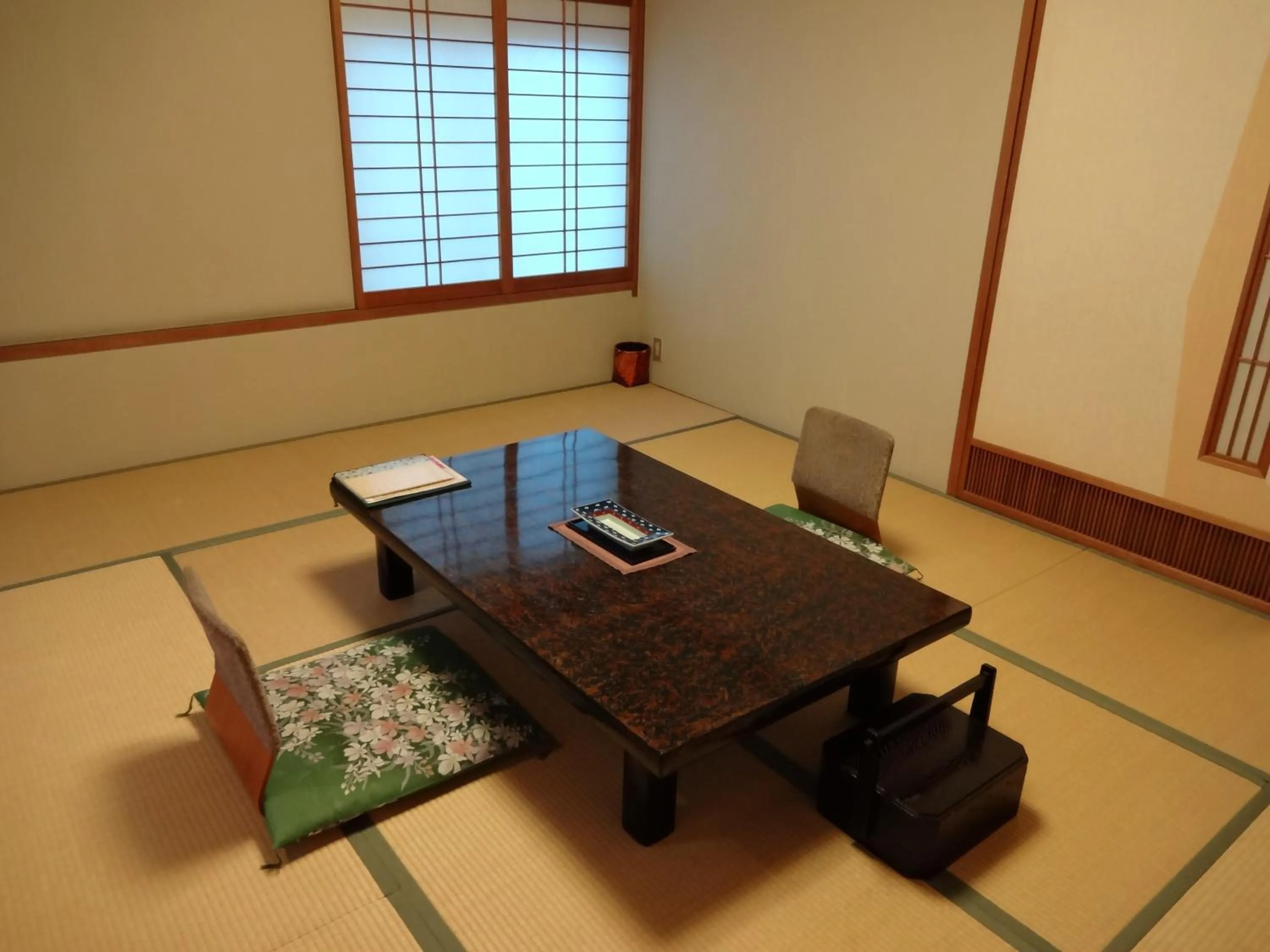 Seating area in Kanemidori