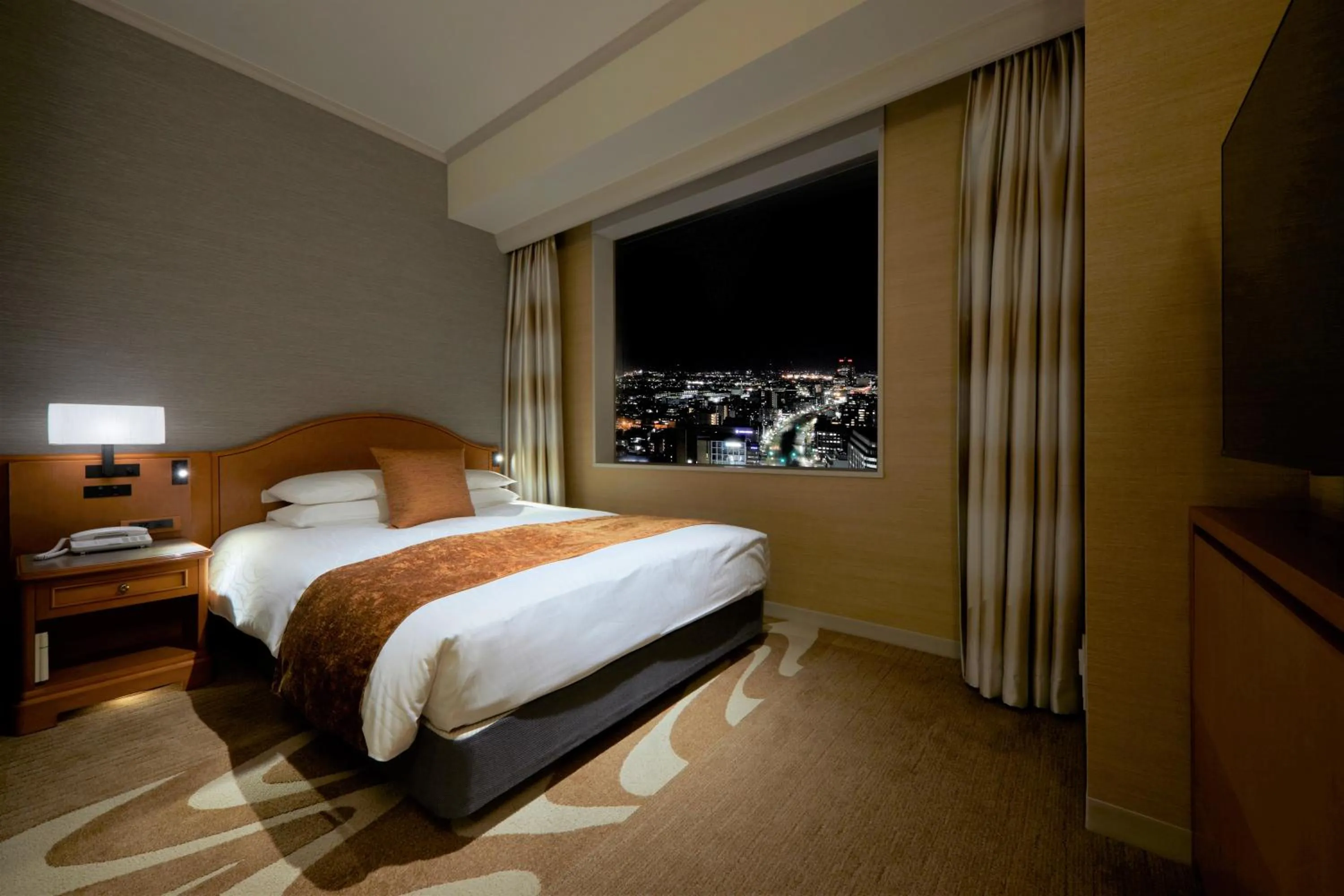 Photo of the whole room, Bed in Hotel Nikko Kanazawa