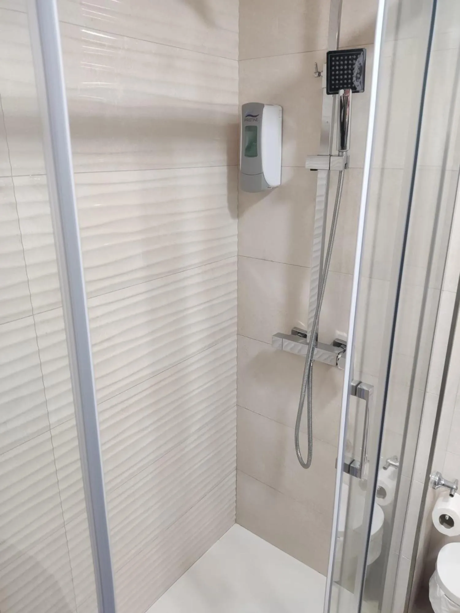 Shower in Hotel Rio Mar