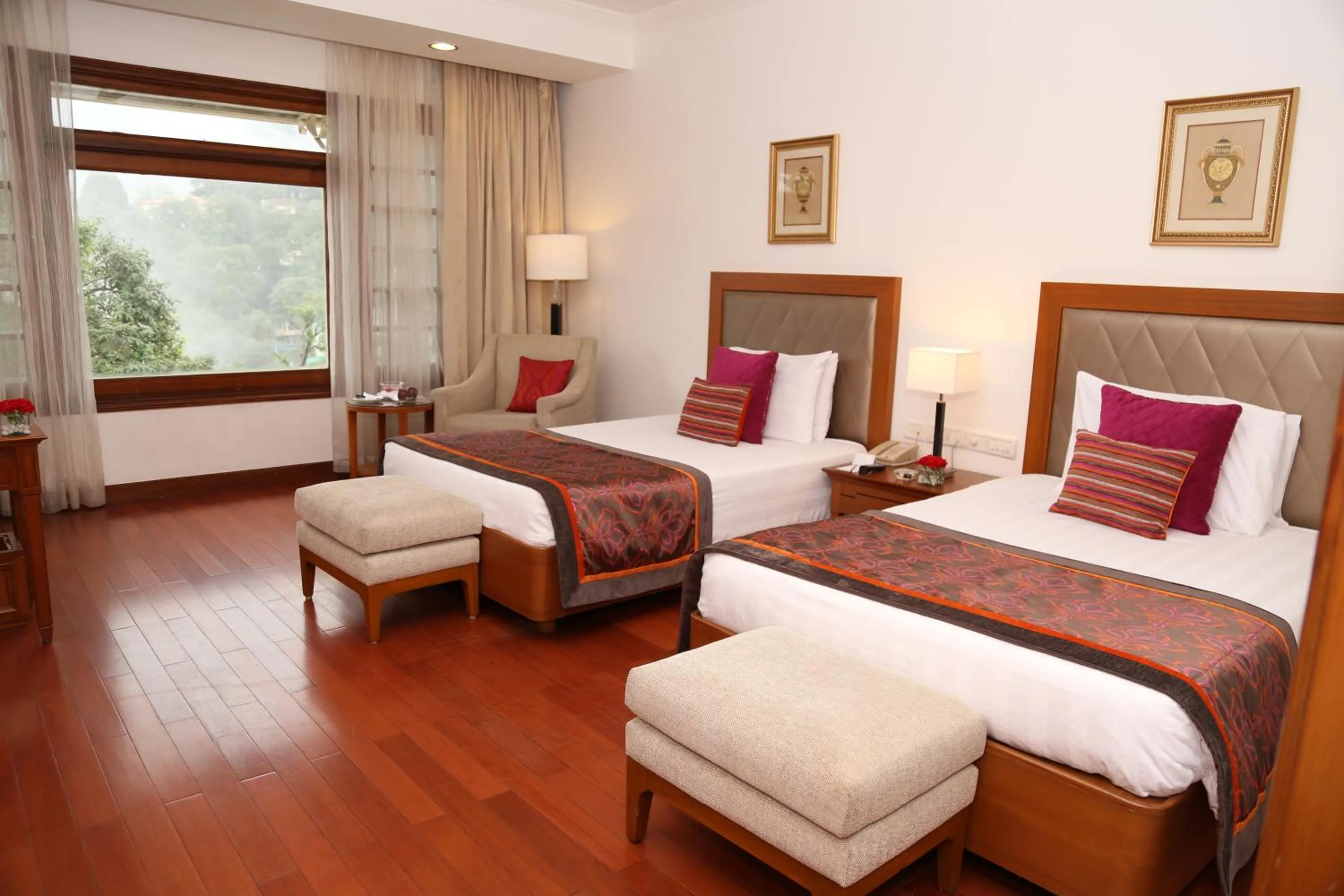 Photo of the whole room, Bed in Jaypee Residency Manor