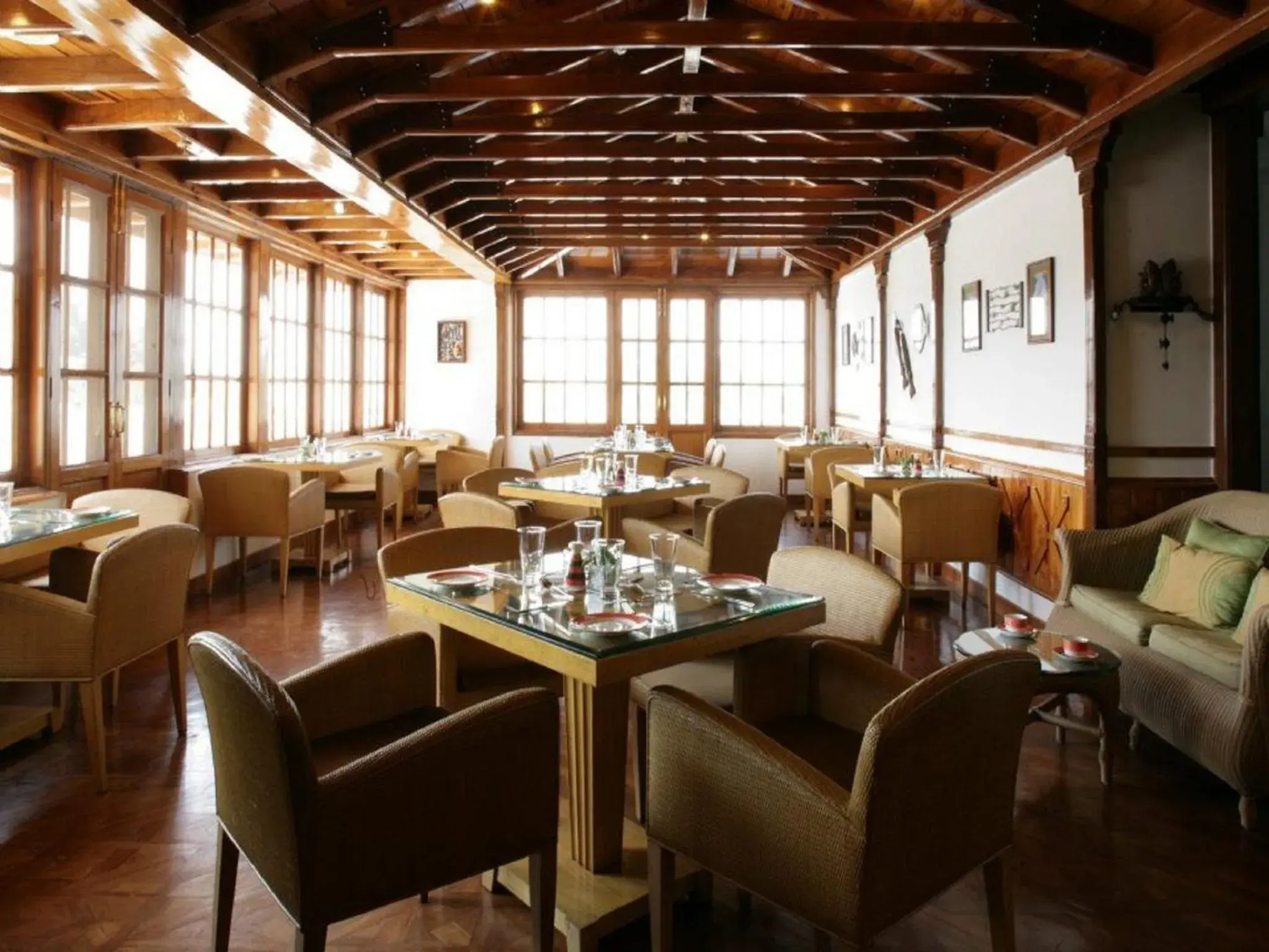 Restaurant/places to eat in Jaypee Residency Manor Restaurant/places to eat in Jaypee Residency Manor