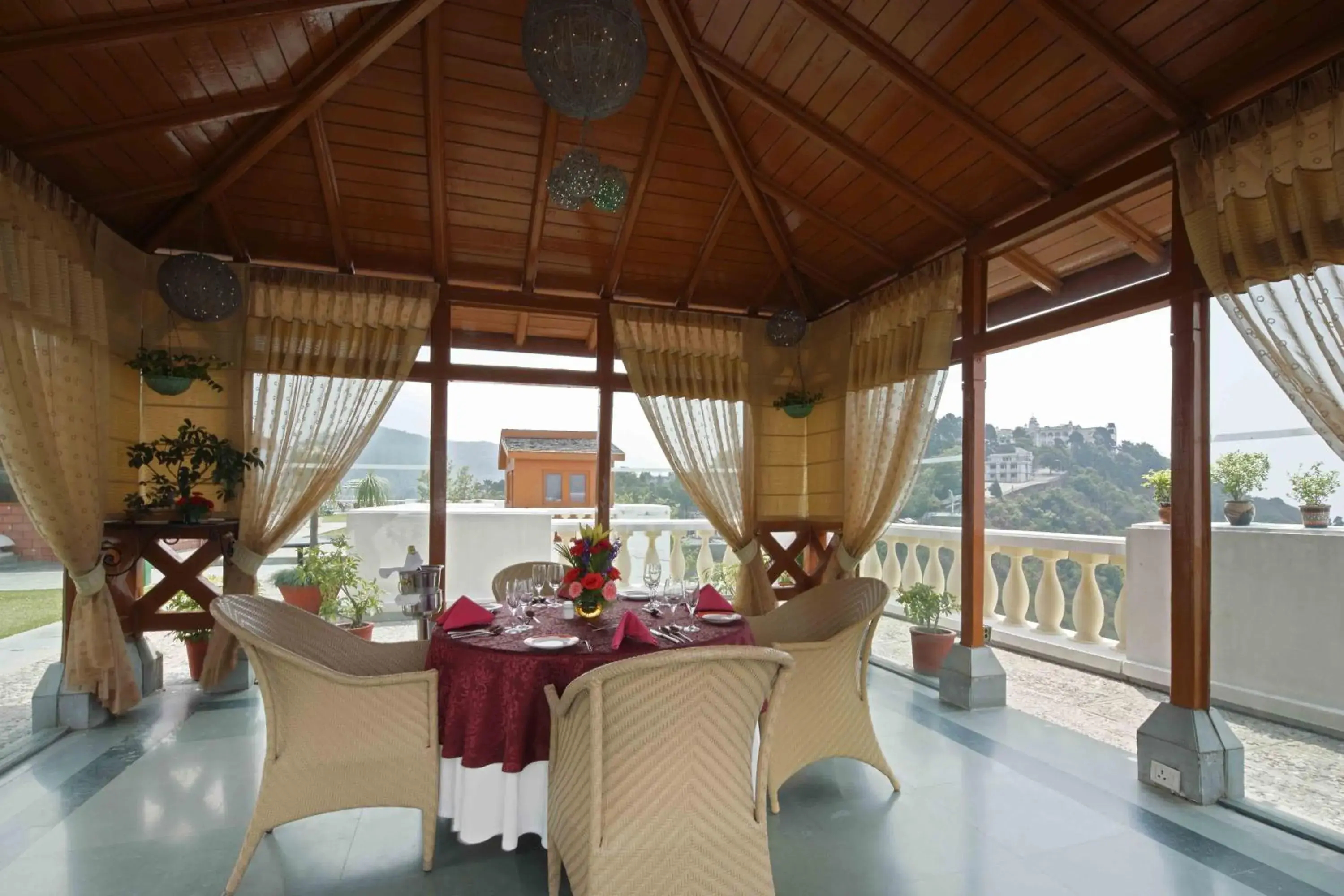 Restaurant/places to eat in Jaypee Residency Manor Restaurant/places to eat in Jaypee Residency Manor