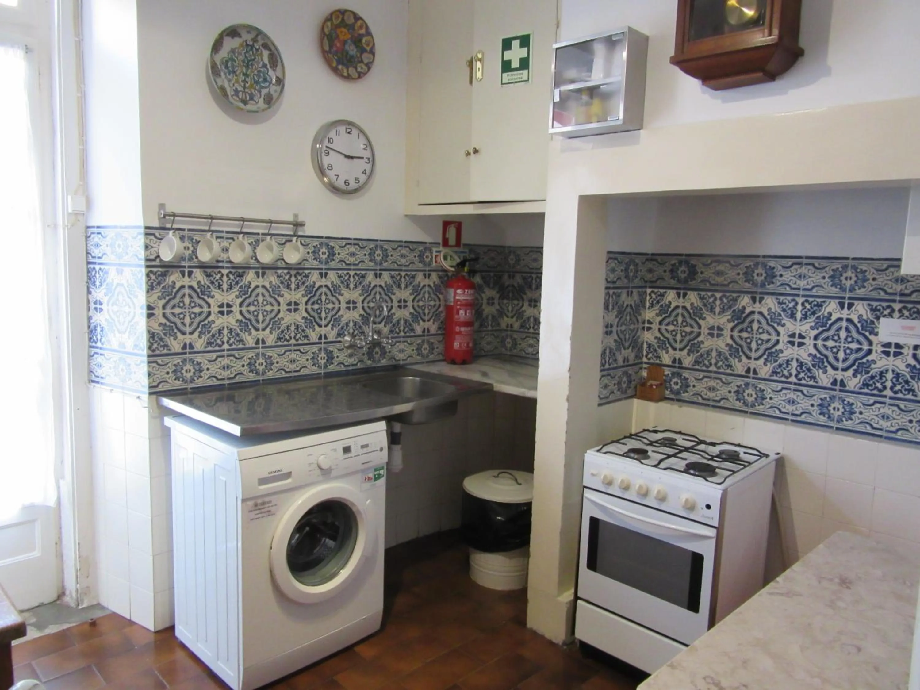 Communal kitchen in Family Macedo