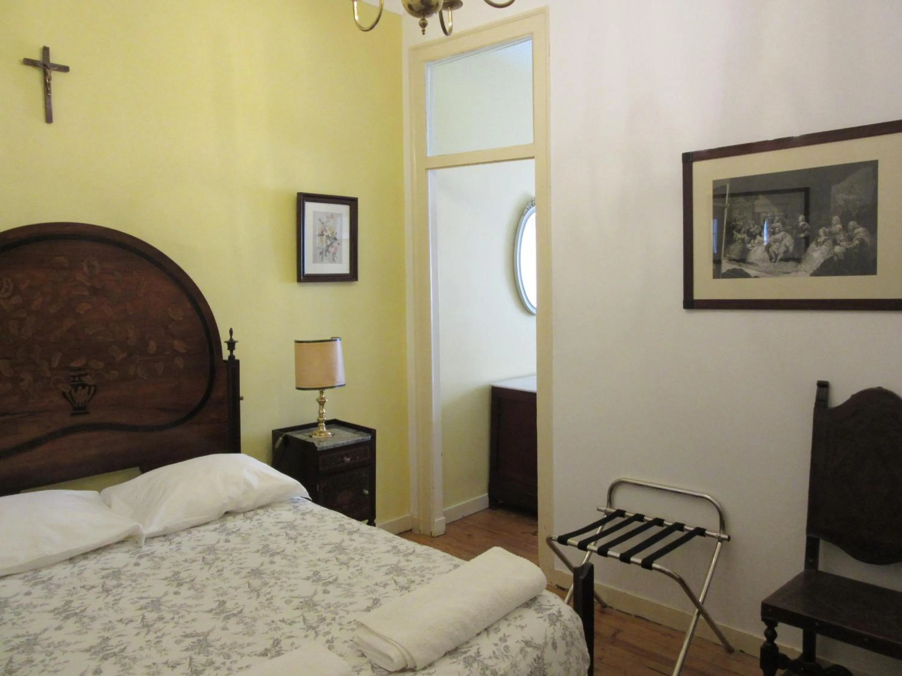 Decorative detail, Bed in Family Macedo