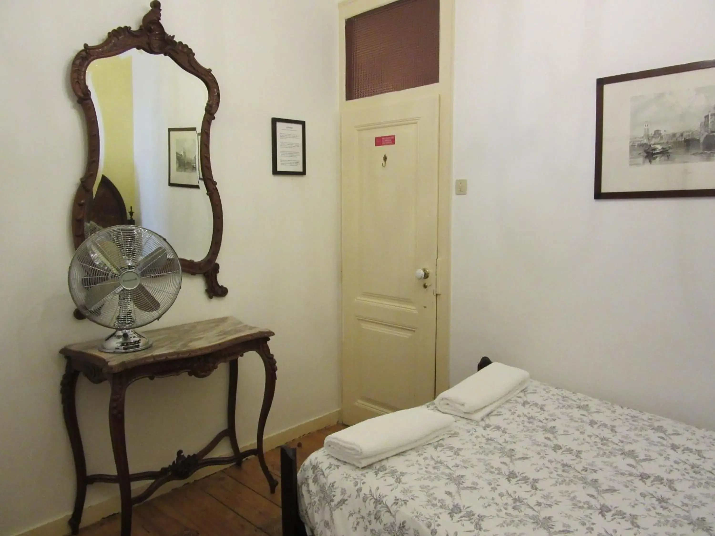 Triple Room in Family Macedo Triple Room in Family Macedo