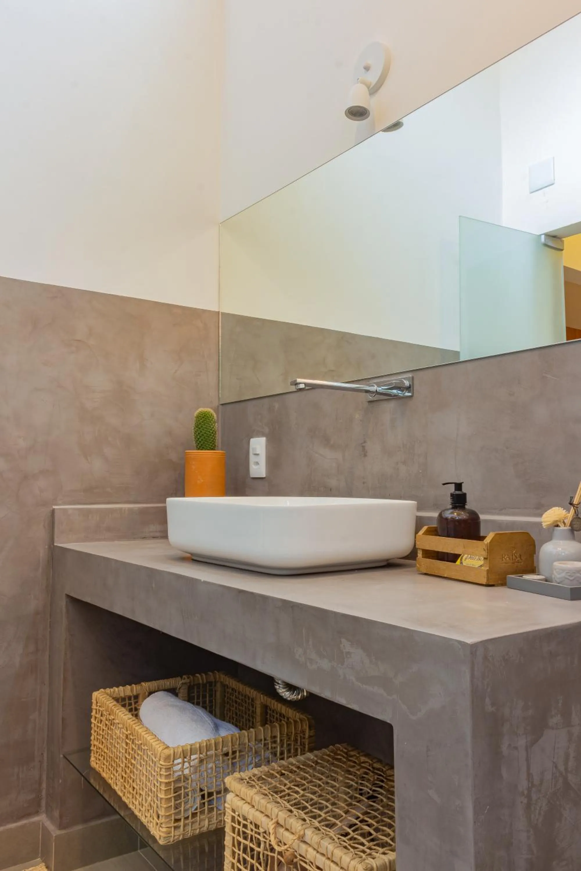 Bathroom in Pariri Suites