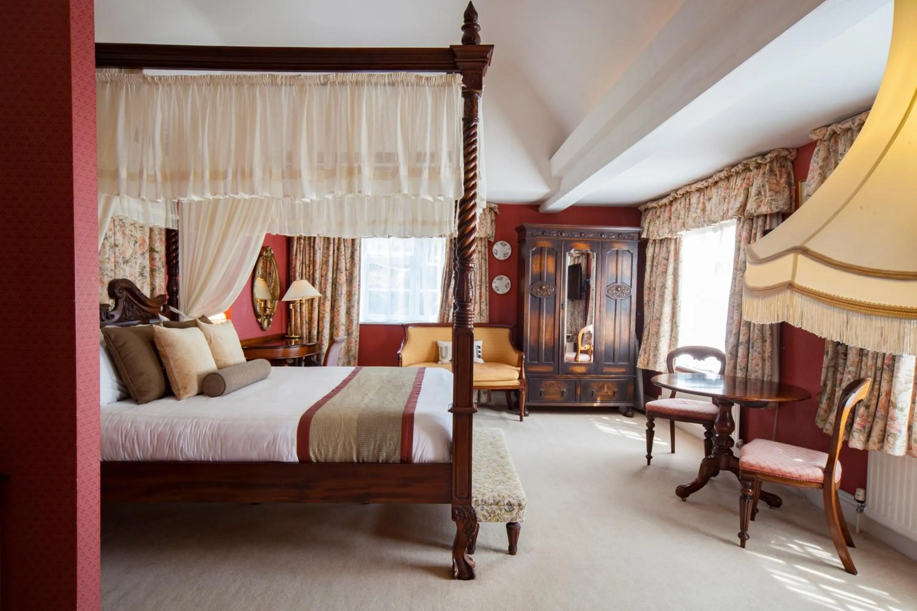Bedroom, Bed in The Holt Hotel