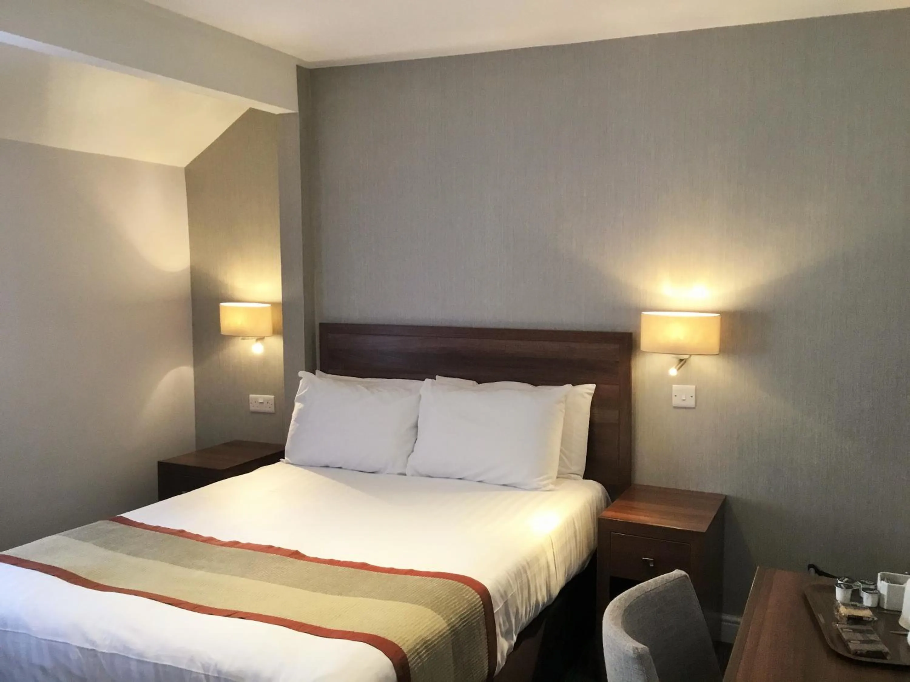 Bedroom, Bed in The Holt Hotel