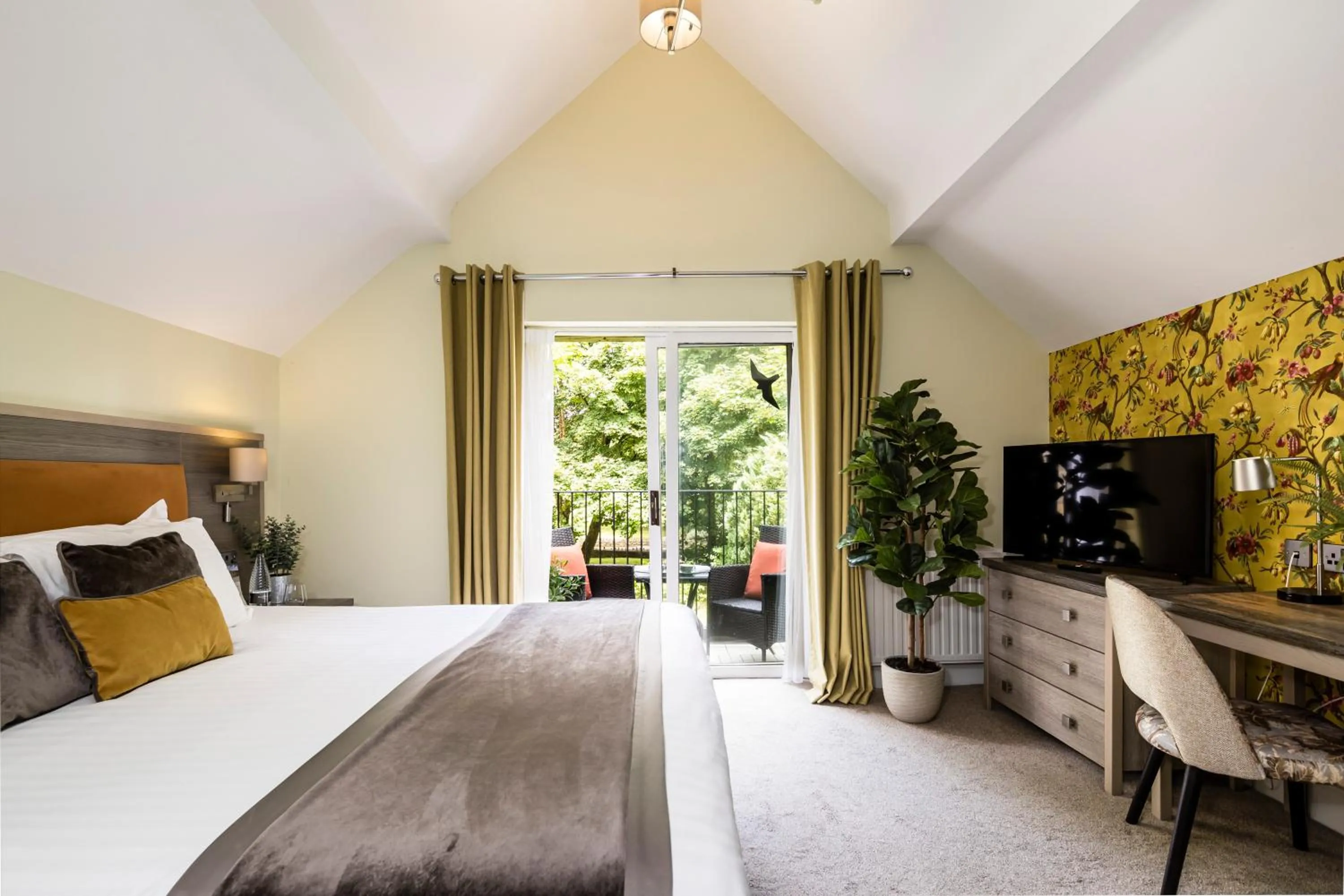 Bedroom, Bed in The Holt Hotel