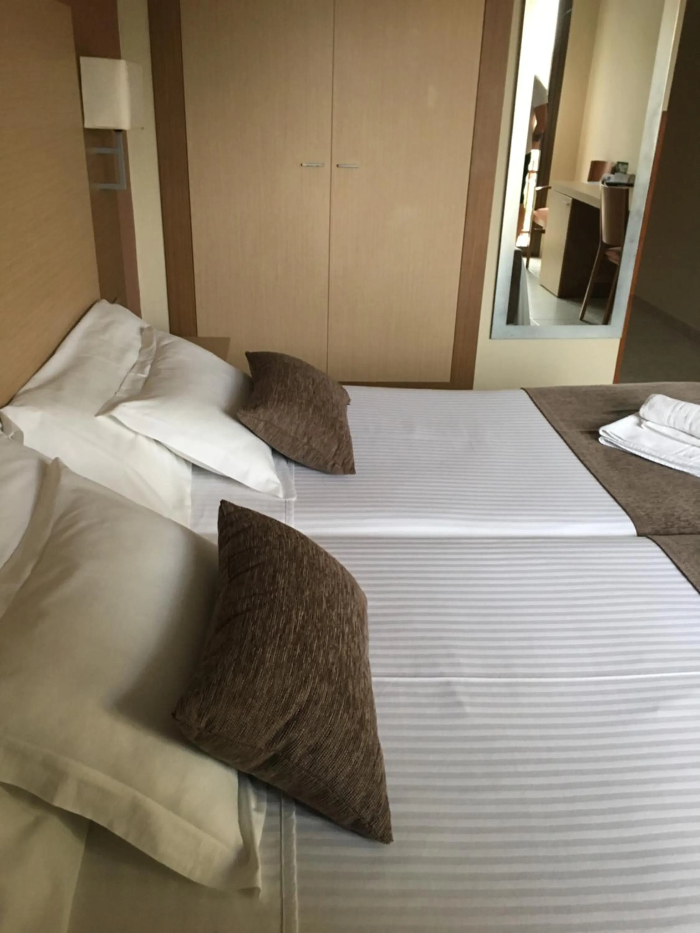 Decorative detail, Bed in Rosabel