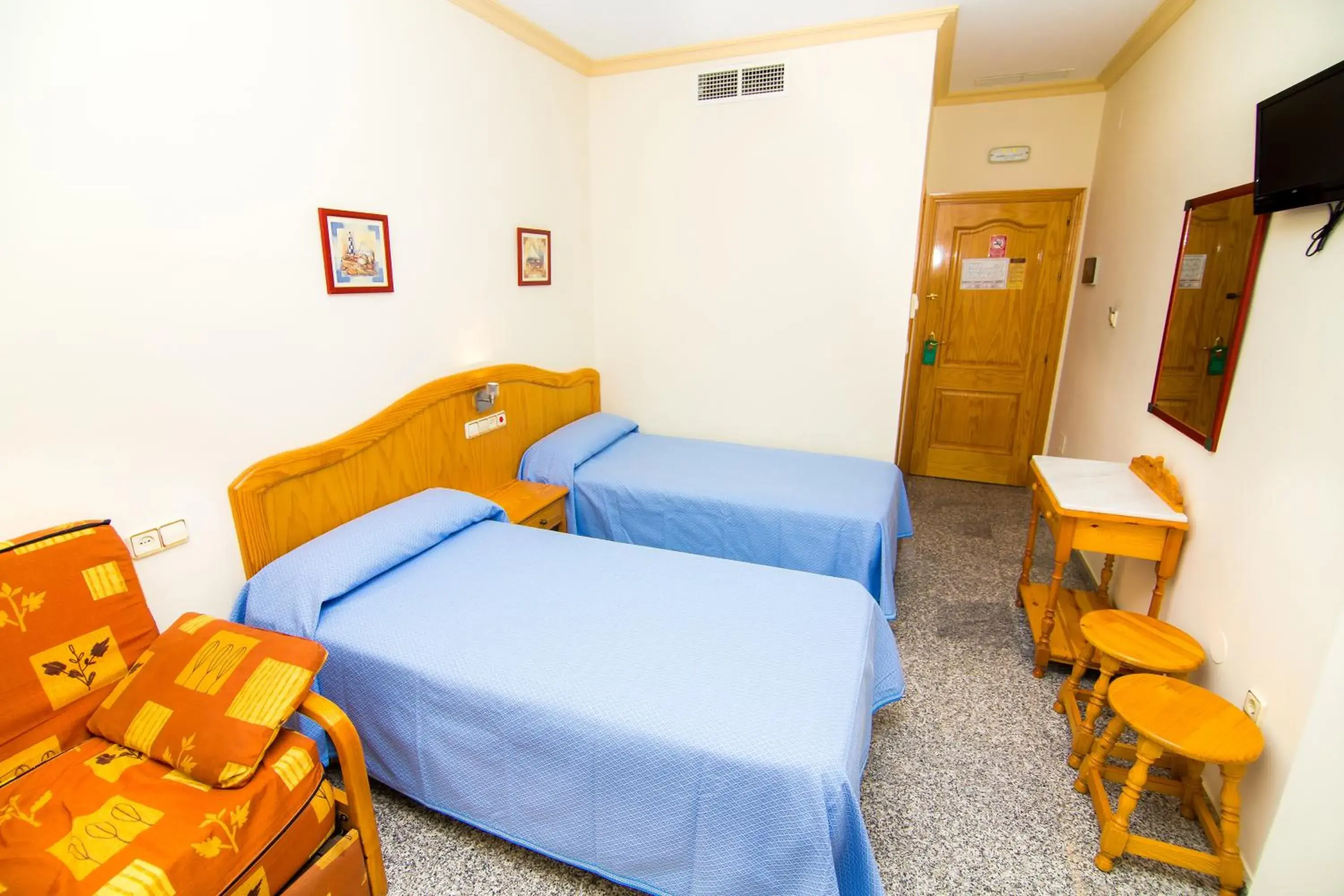 Double or Twin Room in Hostal Los Corchos Double or Twin Room in Hostal Los Corchos