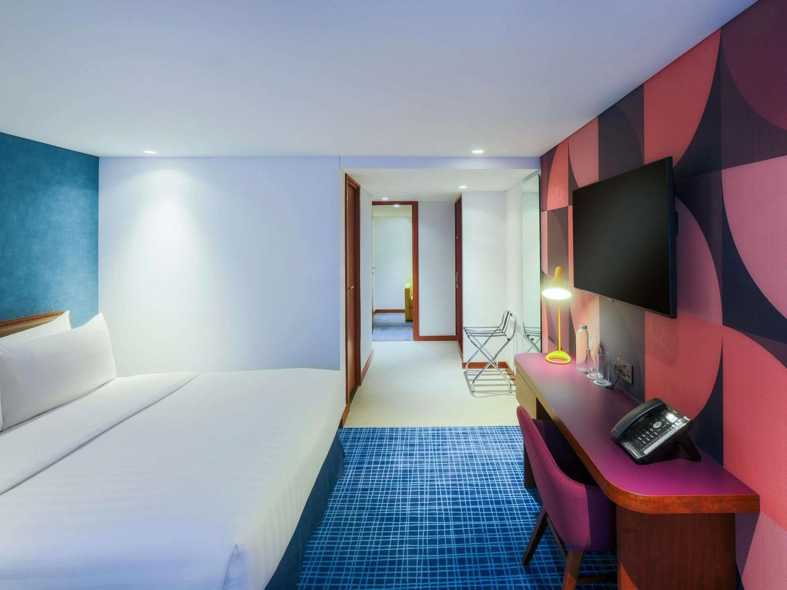 Bedroom, Bed in Queen Elizabeth 2 Hotel