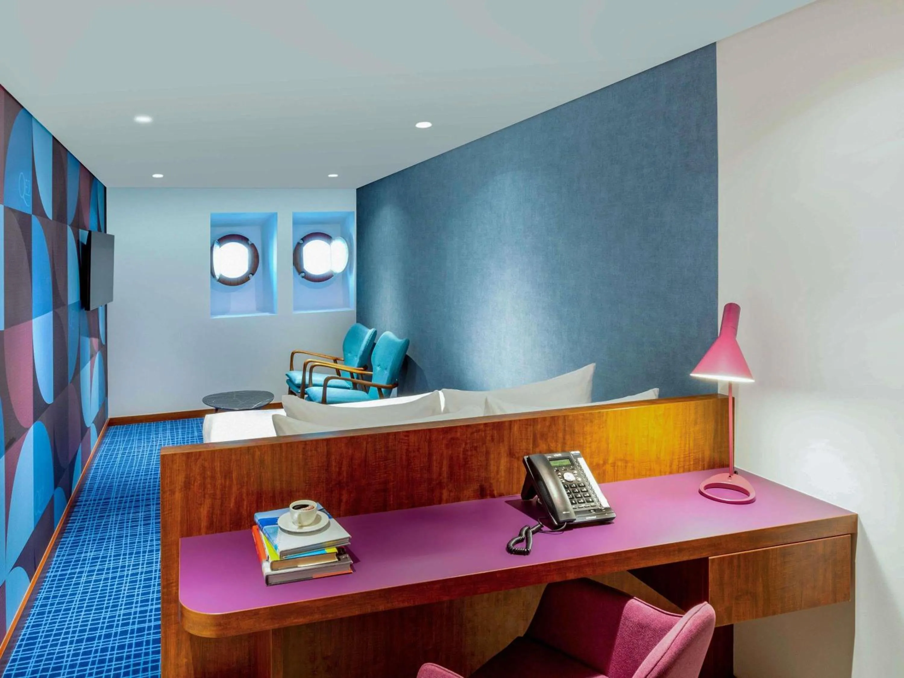 Bedroom in Queen Elizabeth 2 Hotel