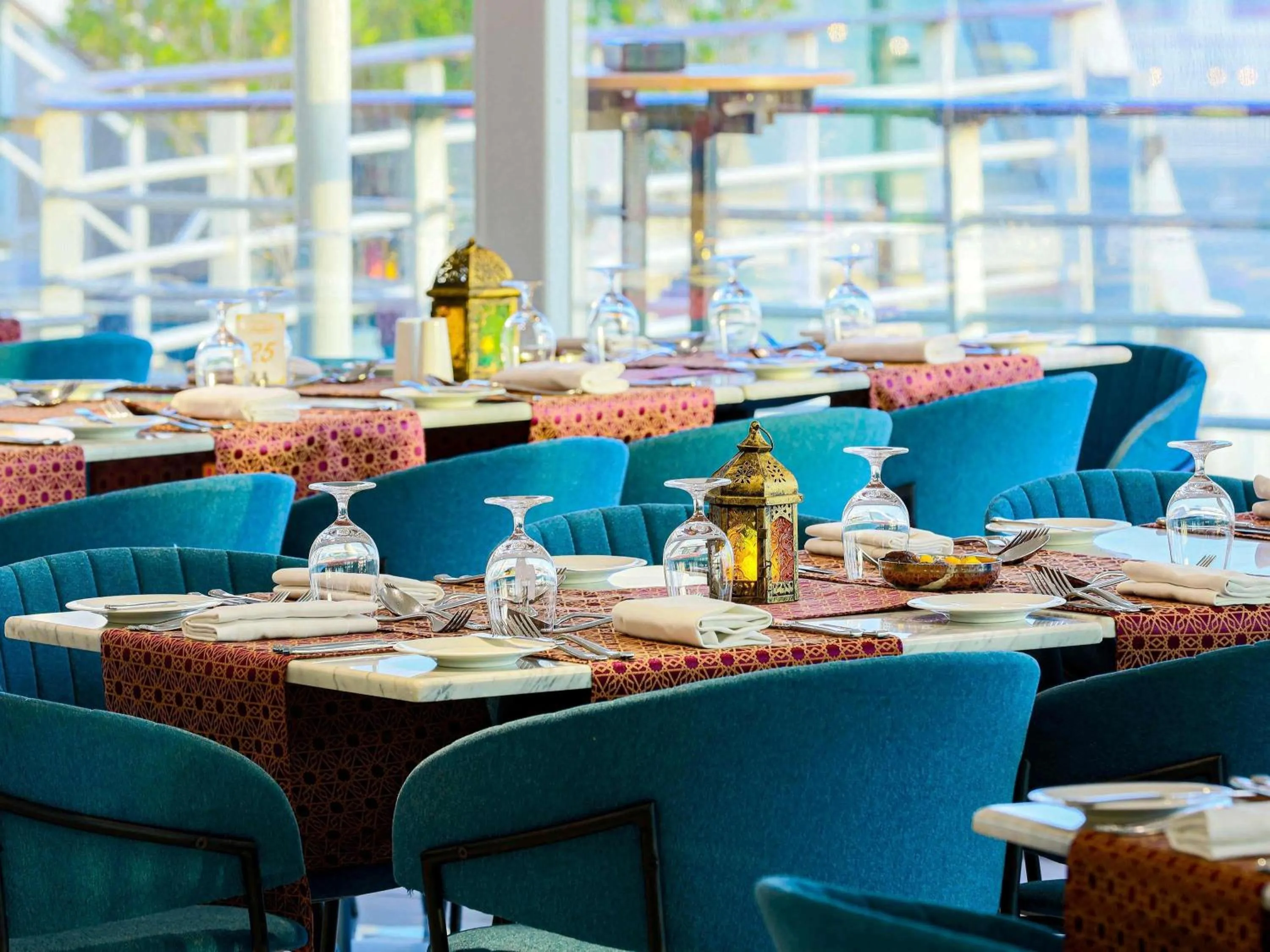 Restaurant/places to eat in Queen Elizabeth 2 Hotel