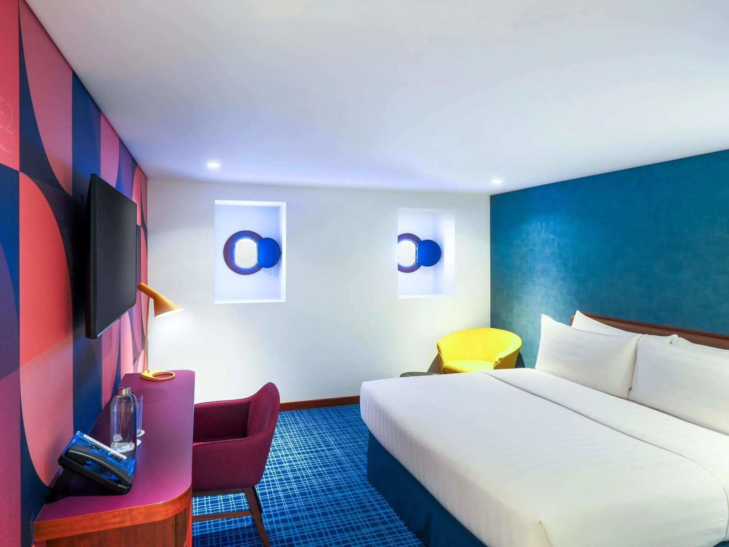 Bedroom, Bed in Queen Elizabeth 2 Hotel Bedroom, Bed in Queen Elizabeth 2 Hotel