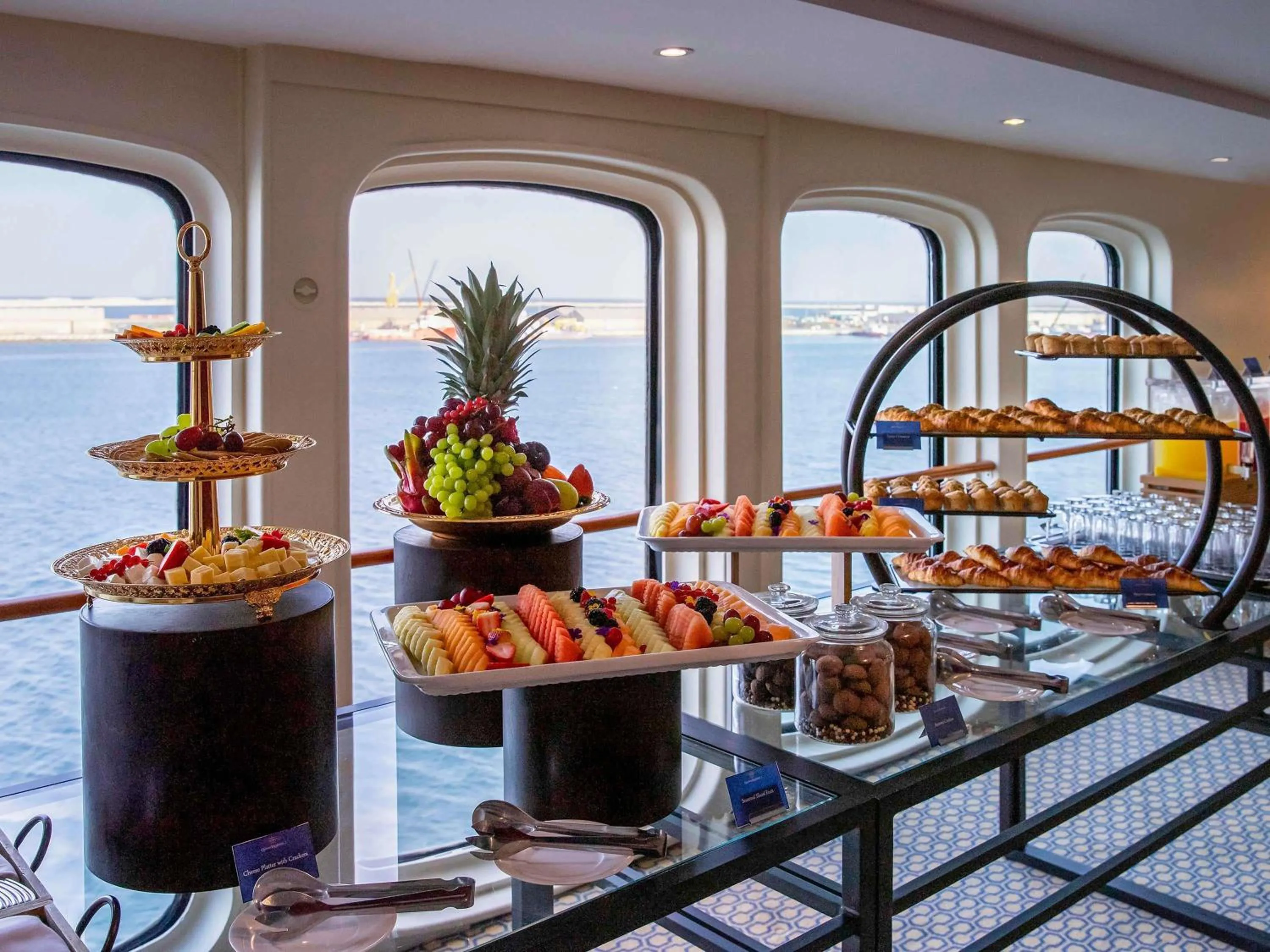 Meeting/conference room in Queen Elizabeth 2 Hotel