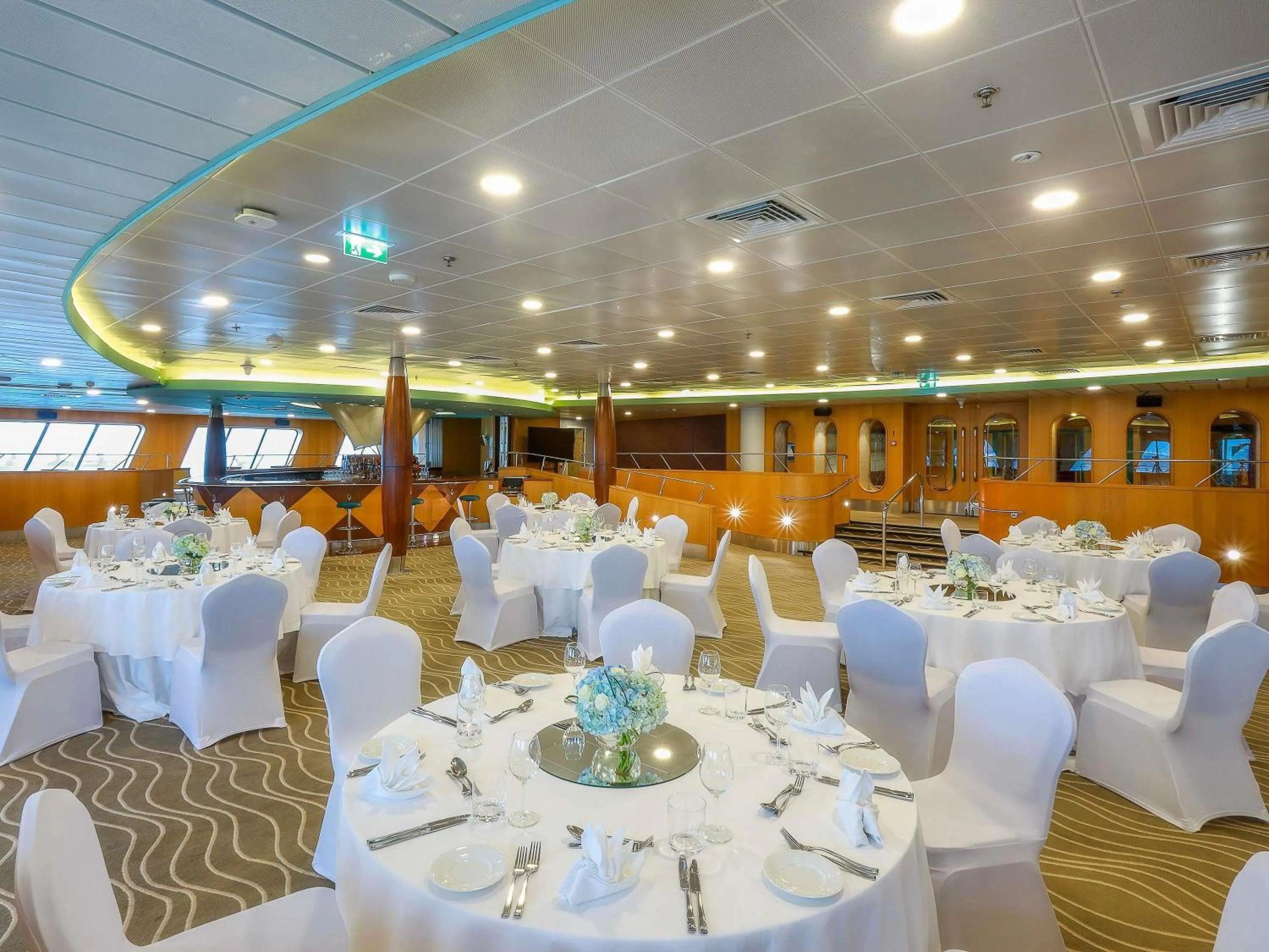 Meeting/conference room in Queen Elizabeth 2 Hotel