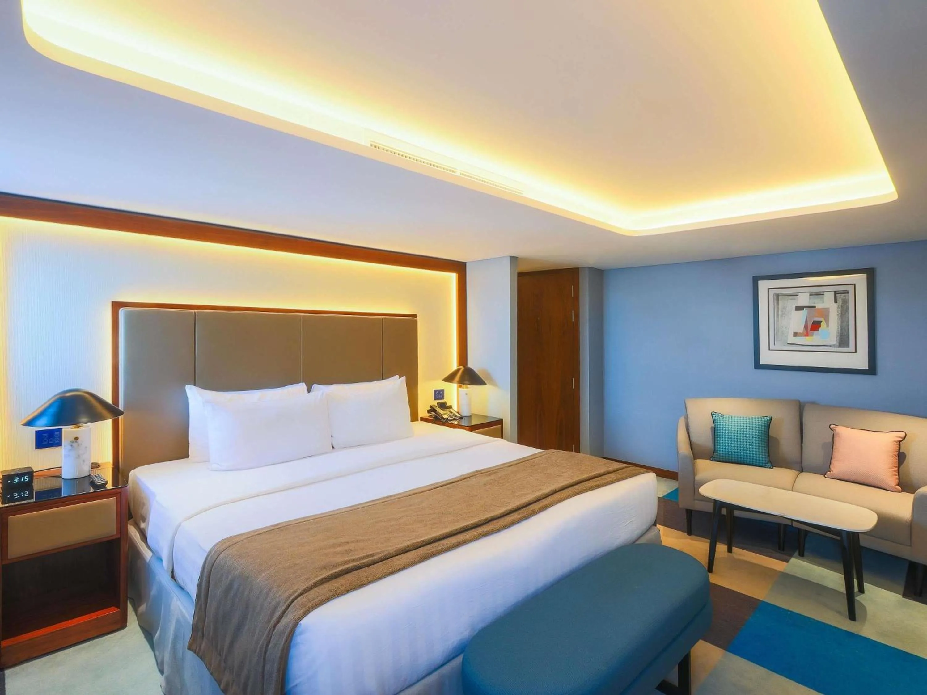 Bedroom, Bed in Queen Elizabeth 2 Hotel