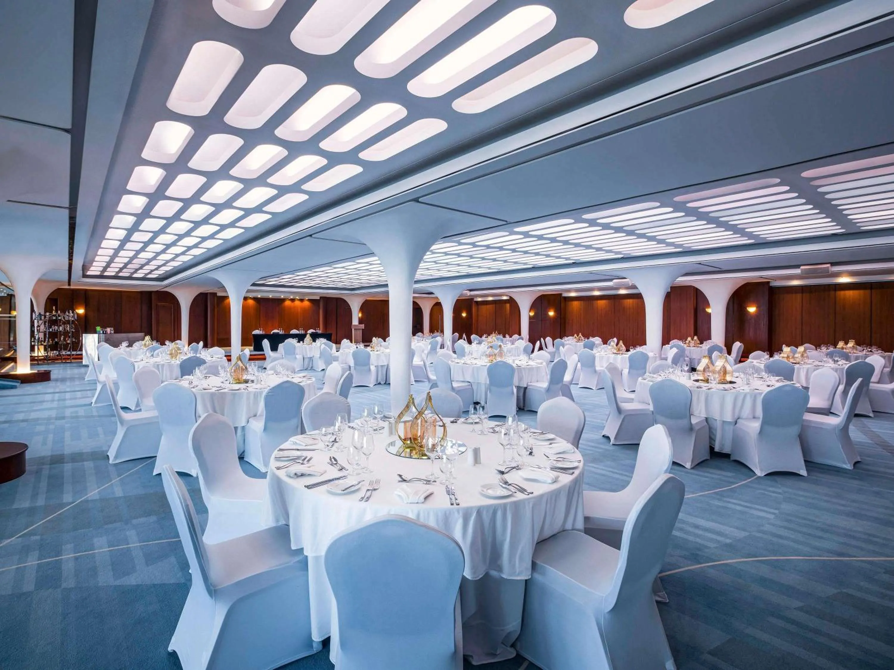 Meeting/conference room in Queen Elizabeth 2 Hotel