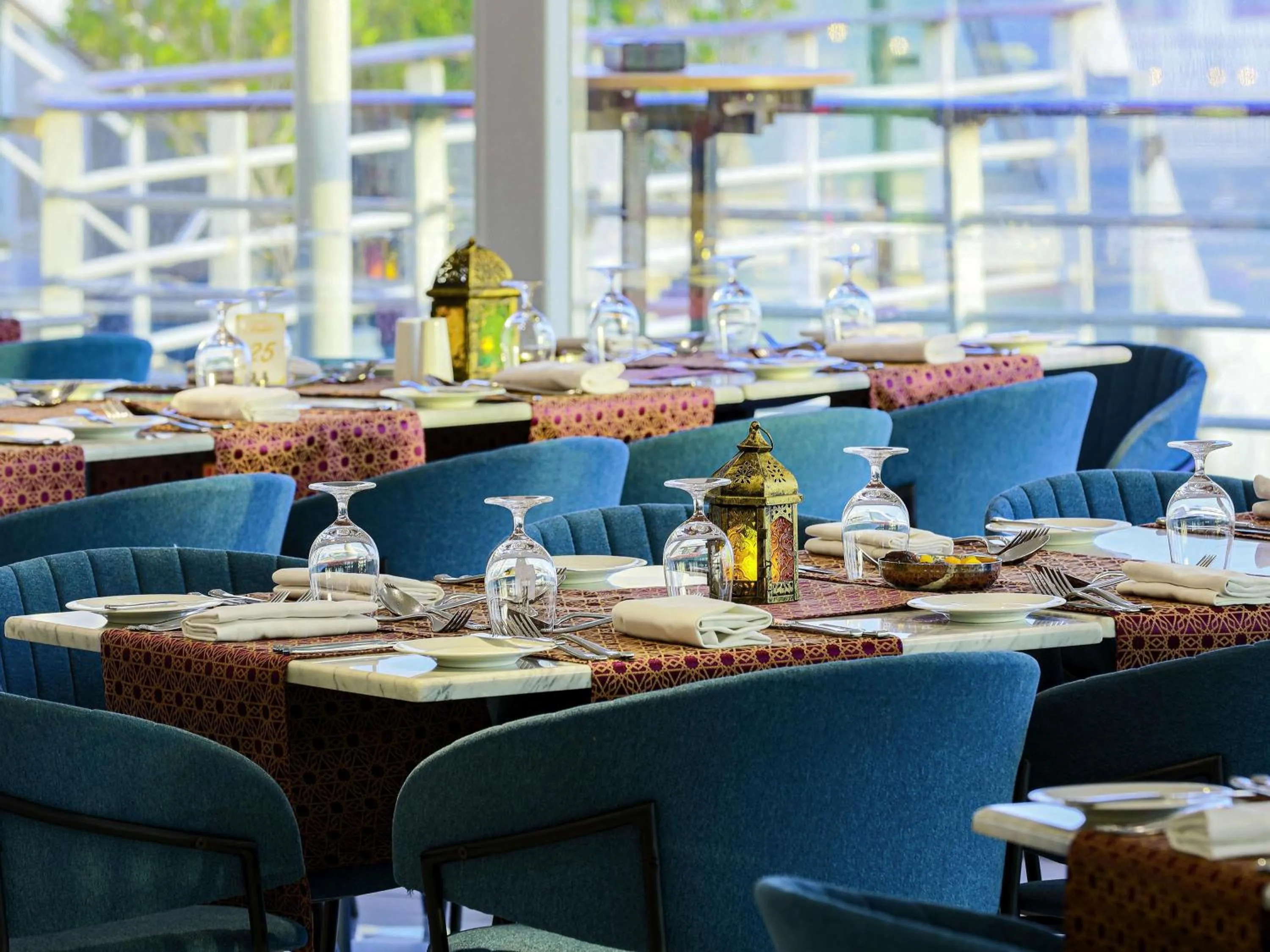 Restaurant/places to eat in Queen Elizabeth 2 Hotel